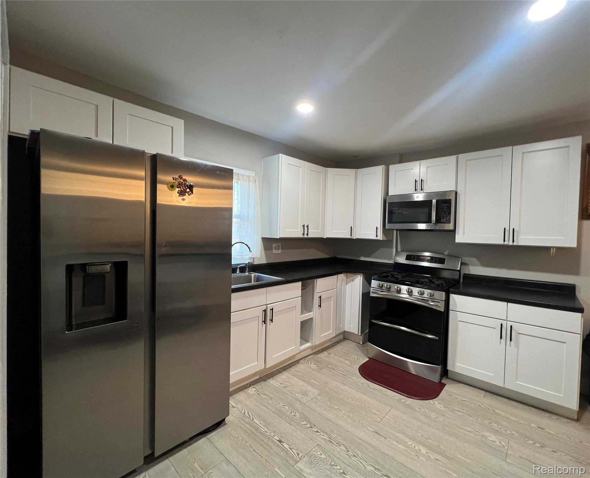 2126 S Deacon Street Property Photo 4