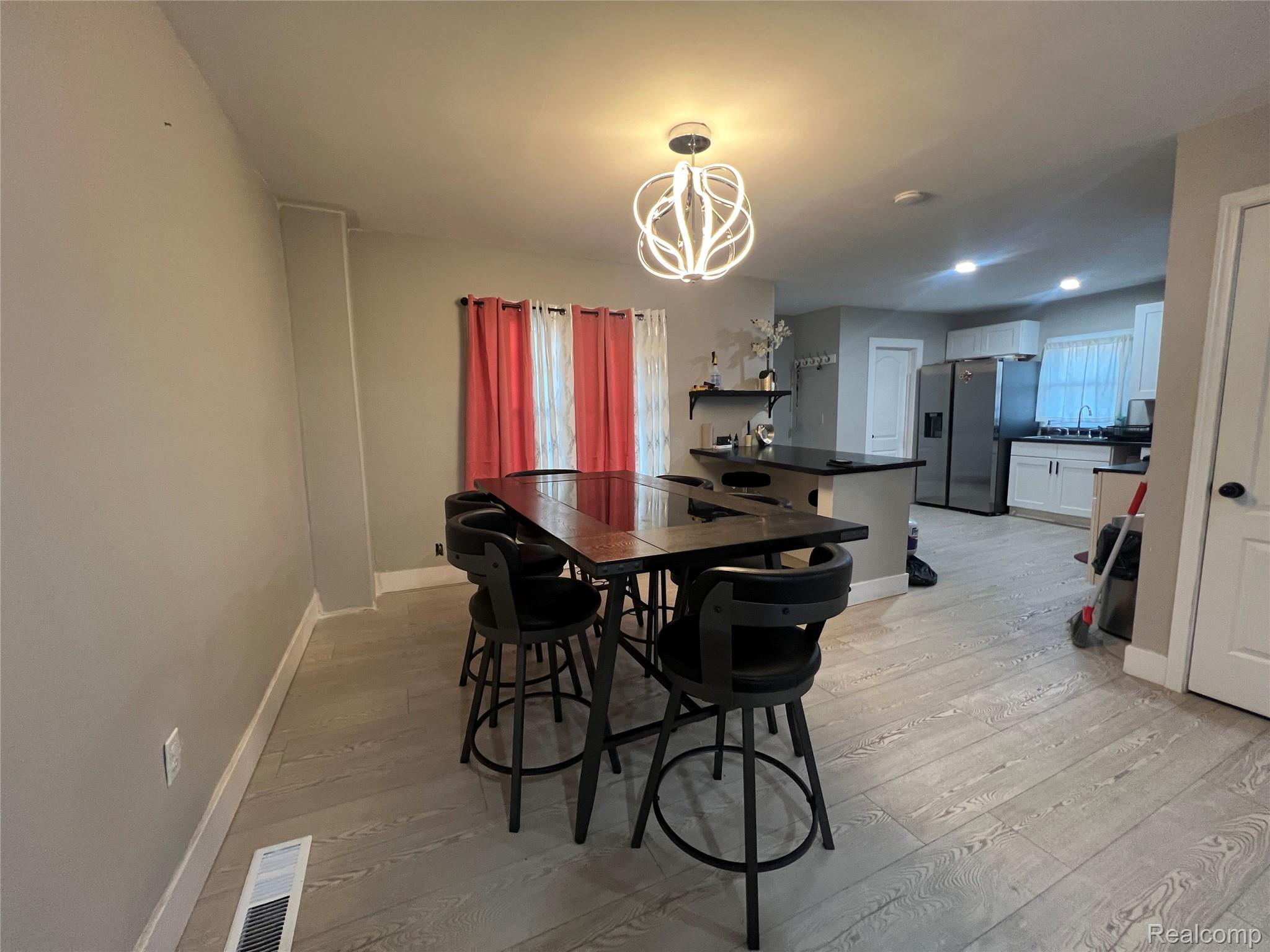 2126 S Deacon Street Property Photo 6