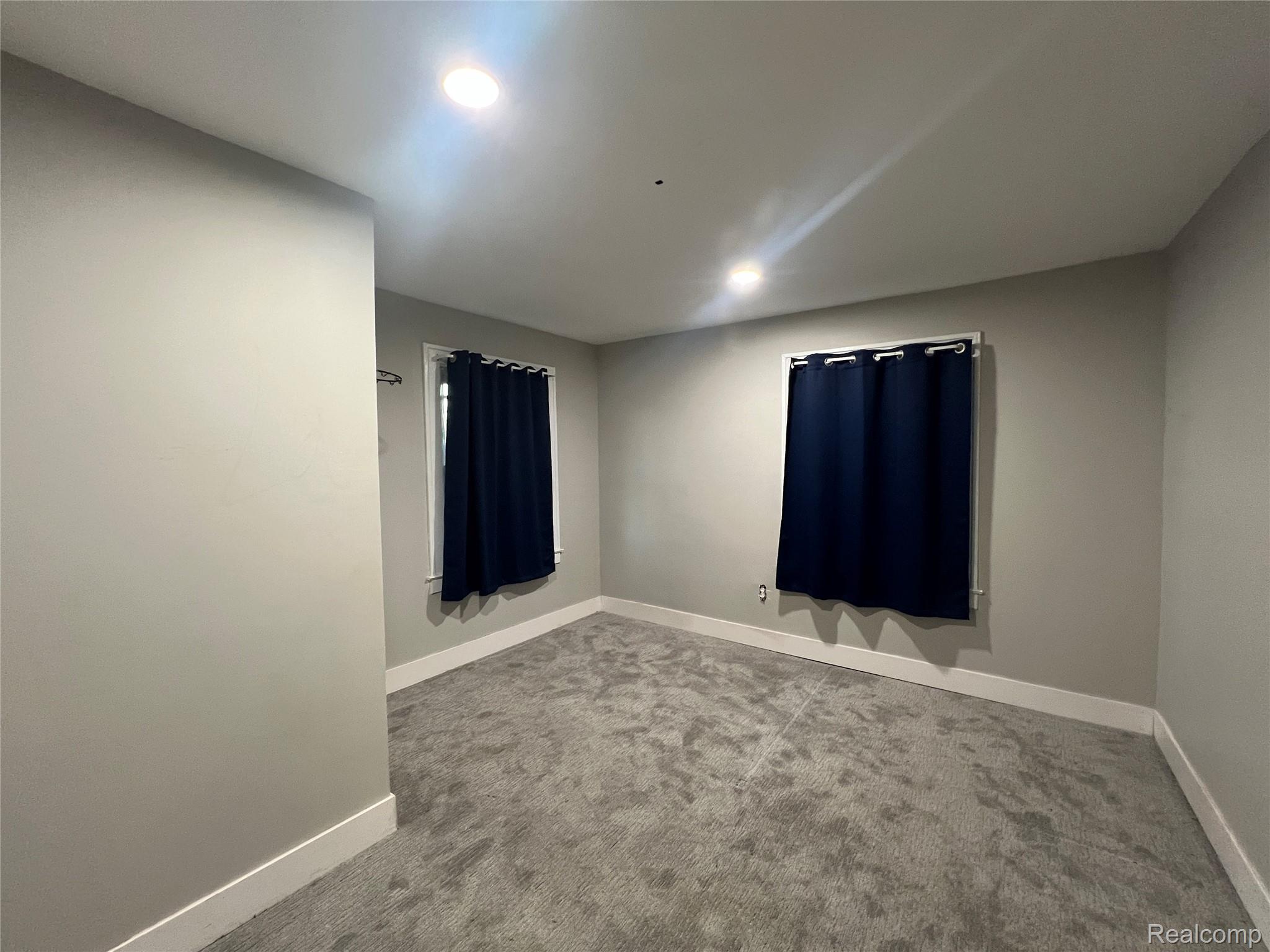 2126 S Deacon Street Property Photo 7