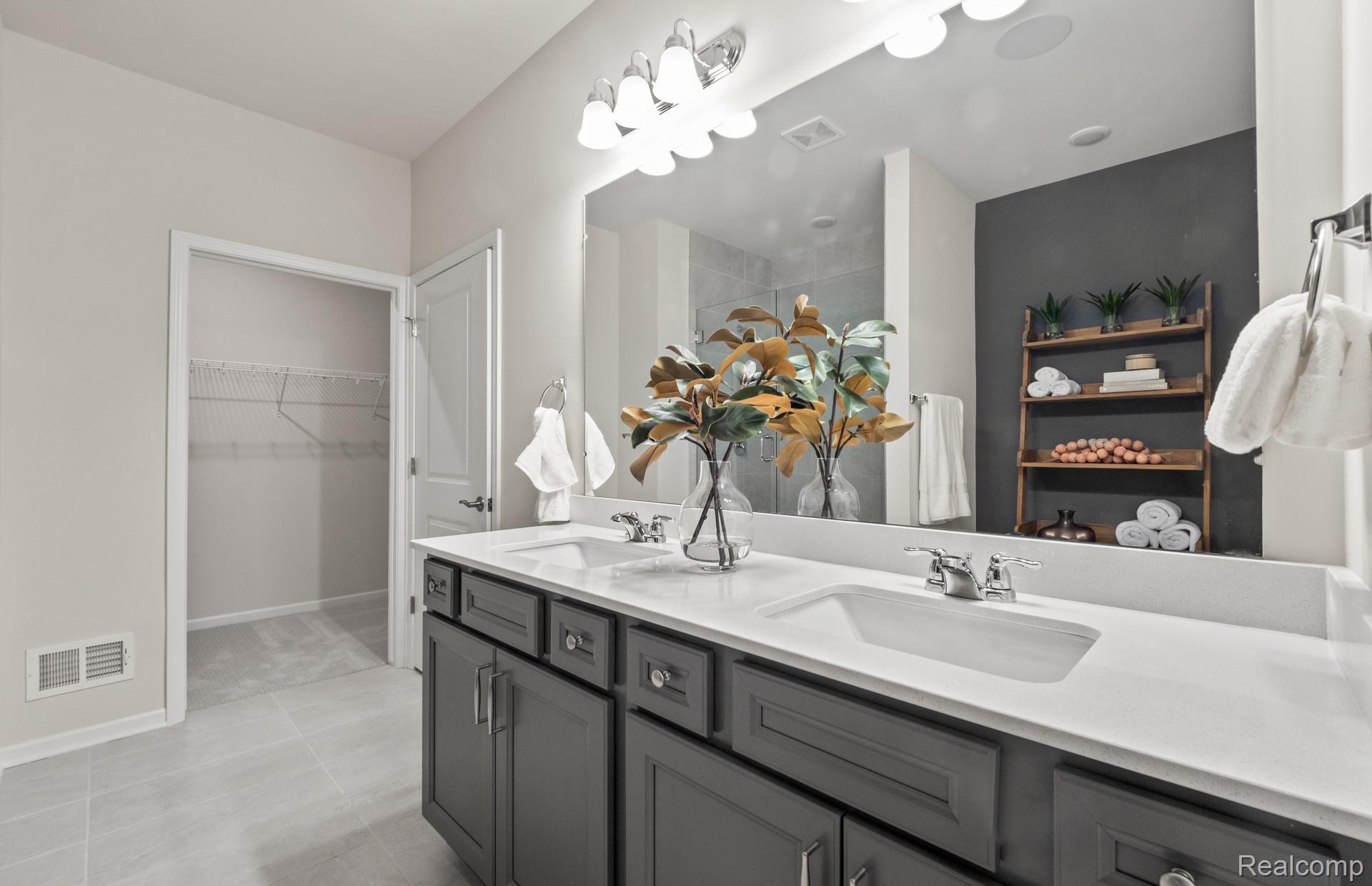 55818 Oak Pointe Drive Property Photo 16