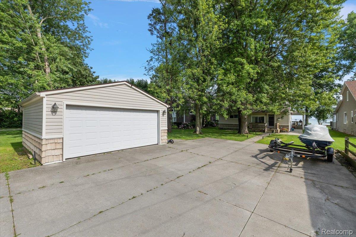 38292 Murdick Drive Property Photo 3