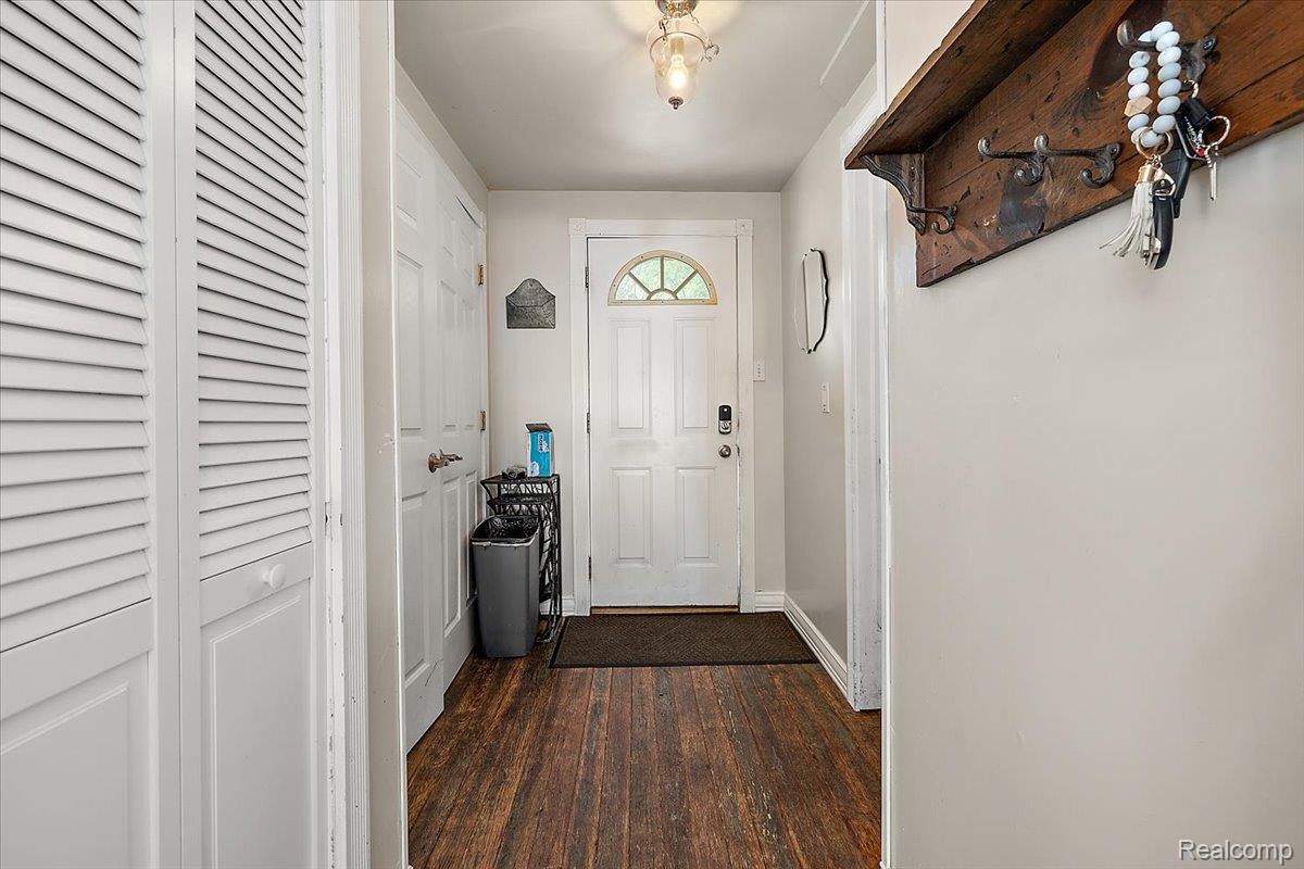 38292 Murdick Drive Property Photo 8
