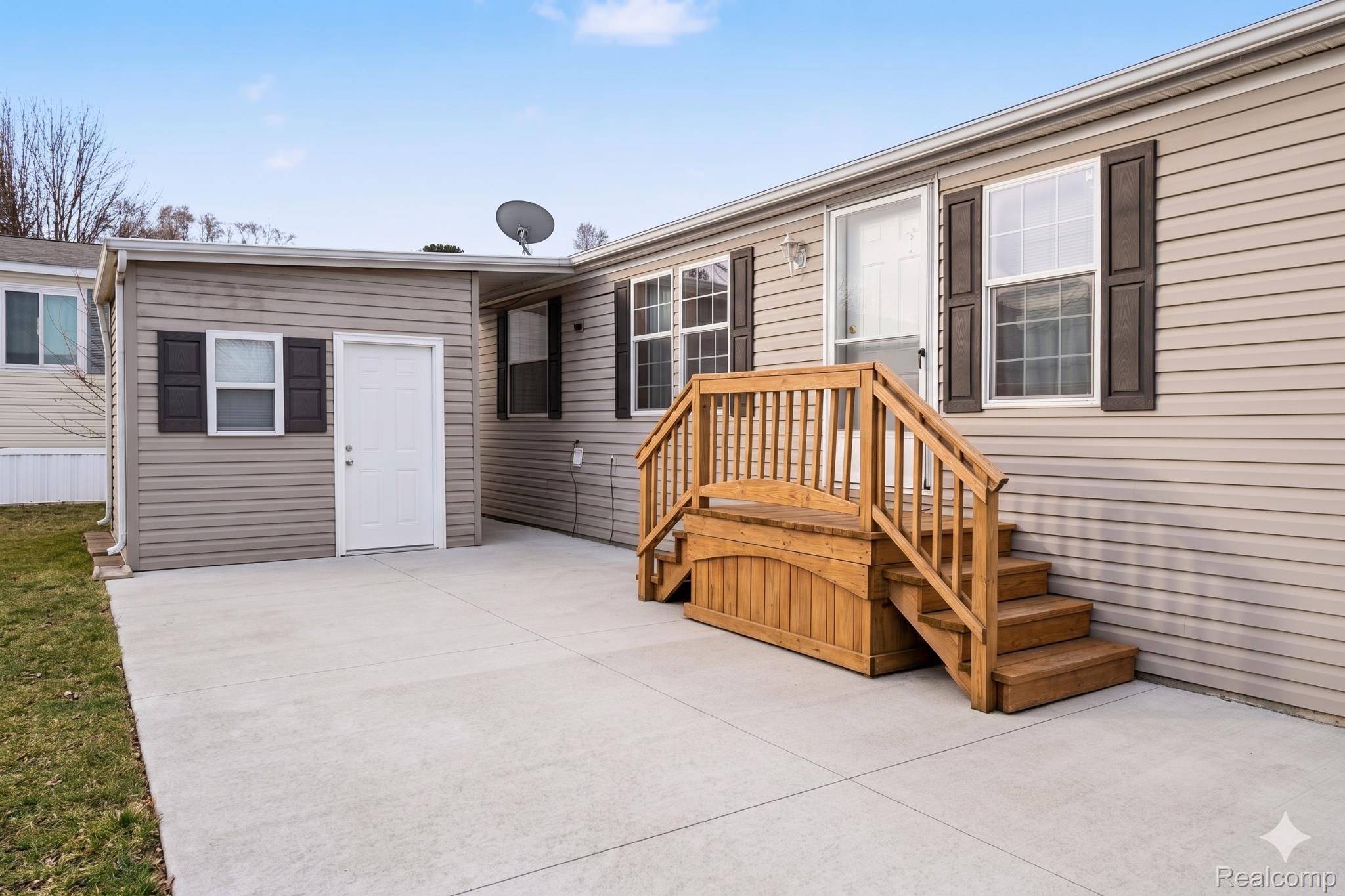 2055 Cedar Circle Property Photo 1