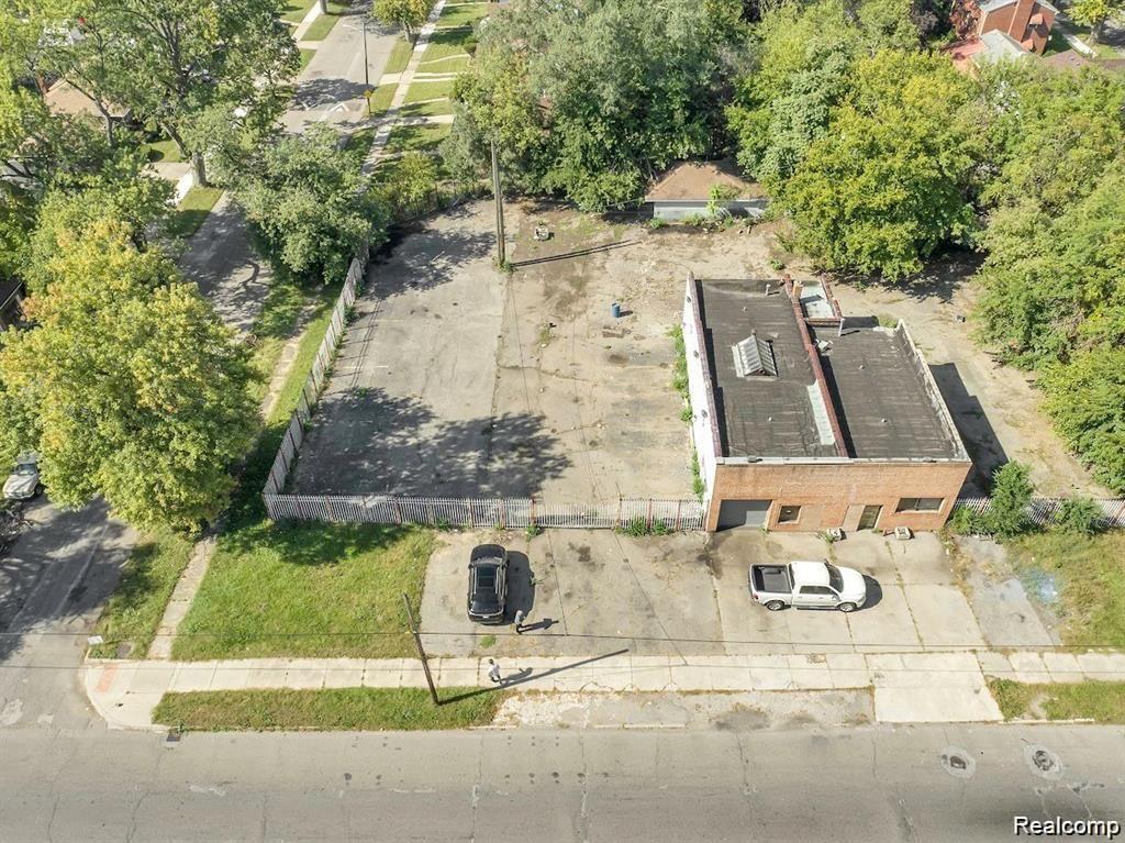 18421 Lahser Road Property Photo 3