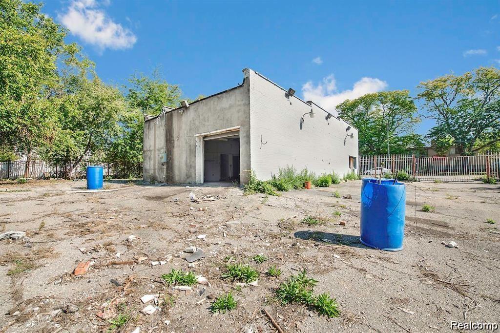18421 Lahser Road Property Photo 9
