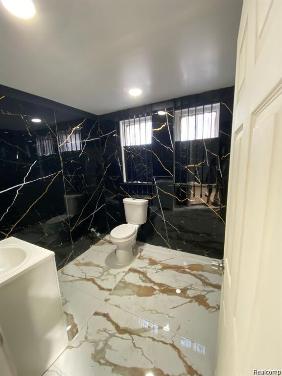 18421 Lahser Road Property Photo 24