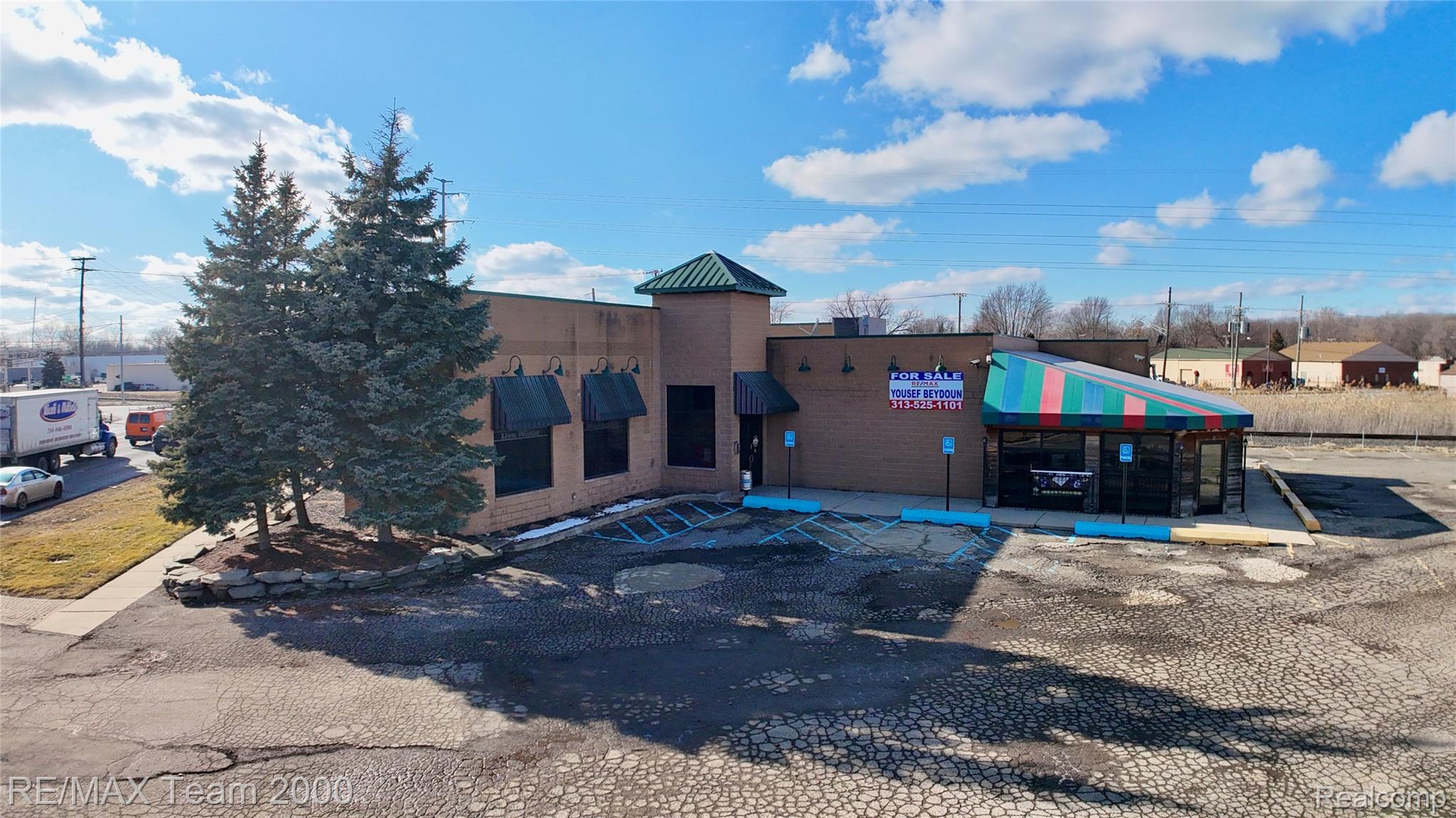 19400 Northline Road Property Photo 2