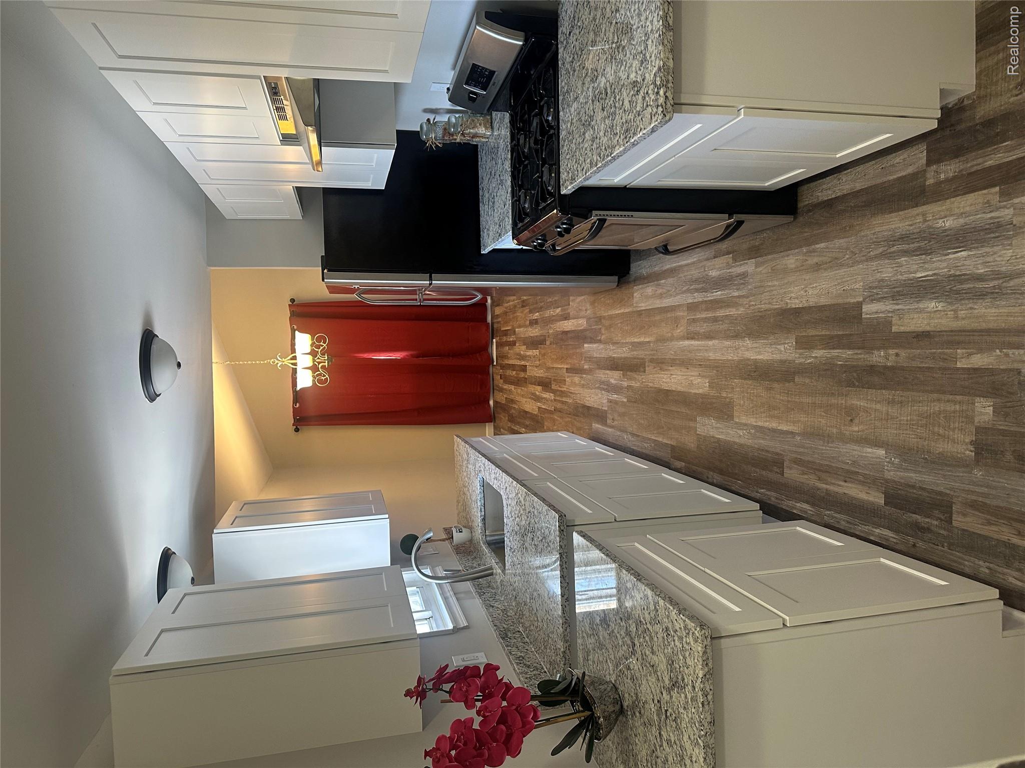 187 Nebraska Avenue Property Photo 3