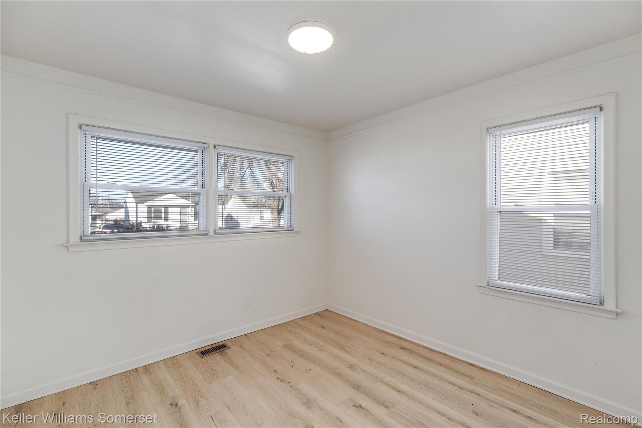 24840 Lauren Avenue Property Photo 16