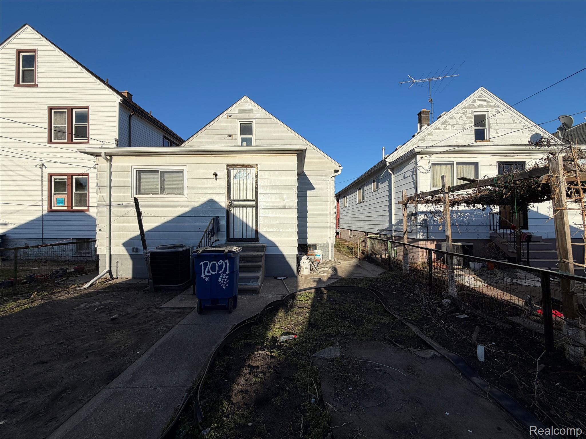 12091 Sobieski Street Property Photo 8