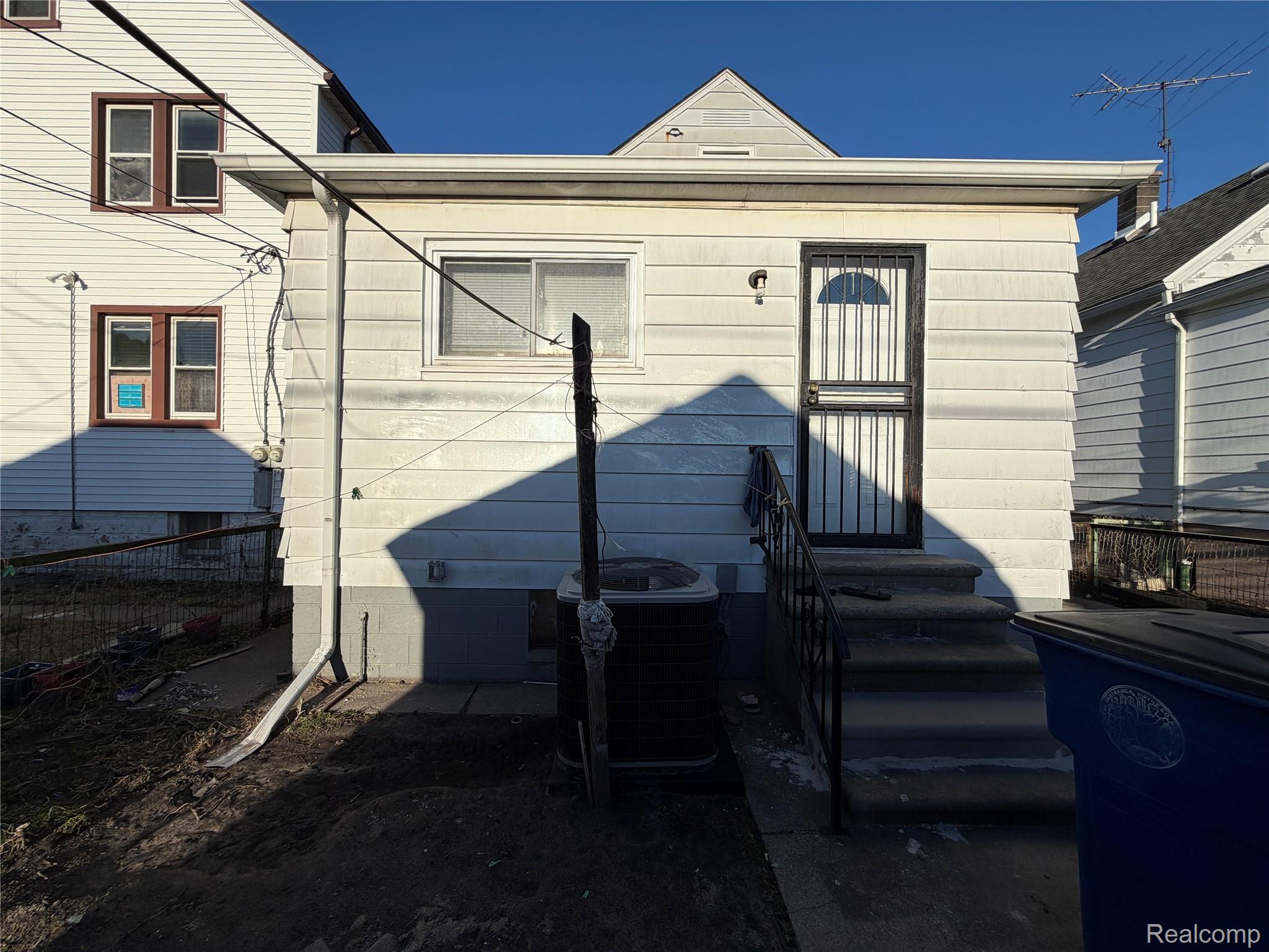 12091 Sobieski Street Property Photo 9