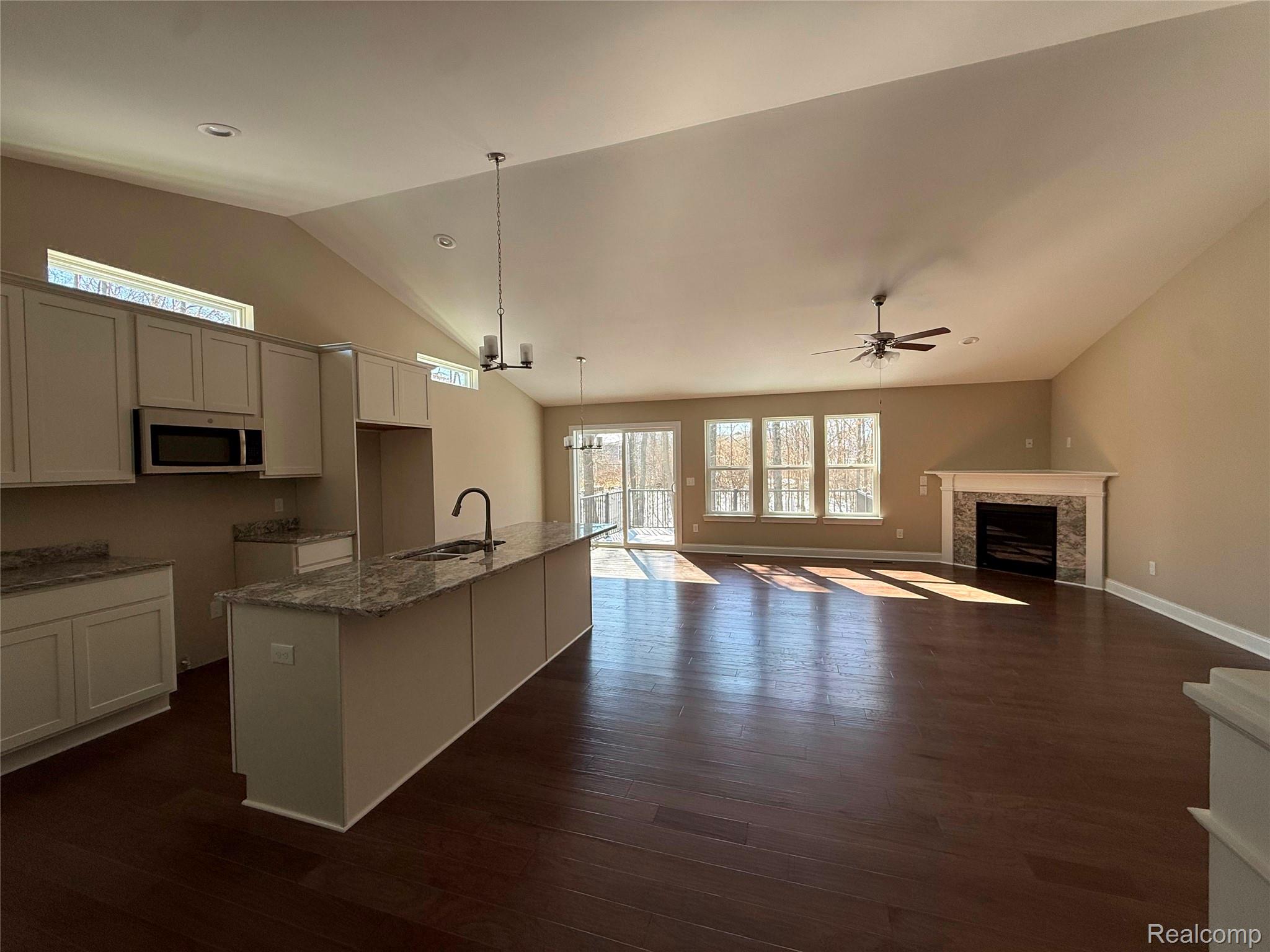1079 Camellia Circle 33 Property Photo 5