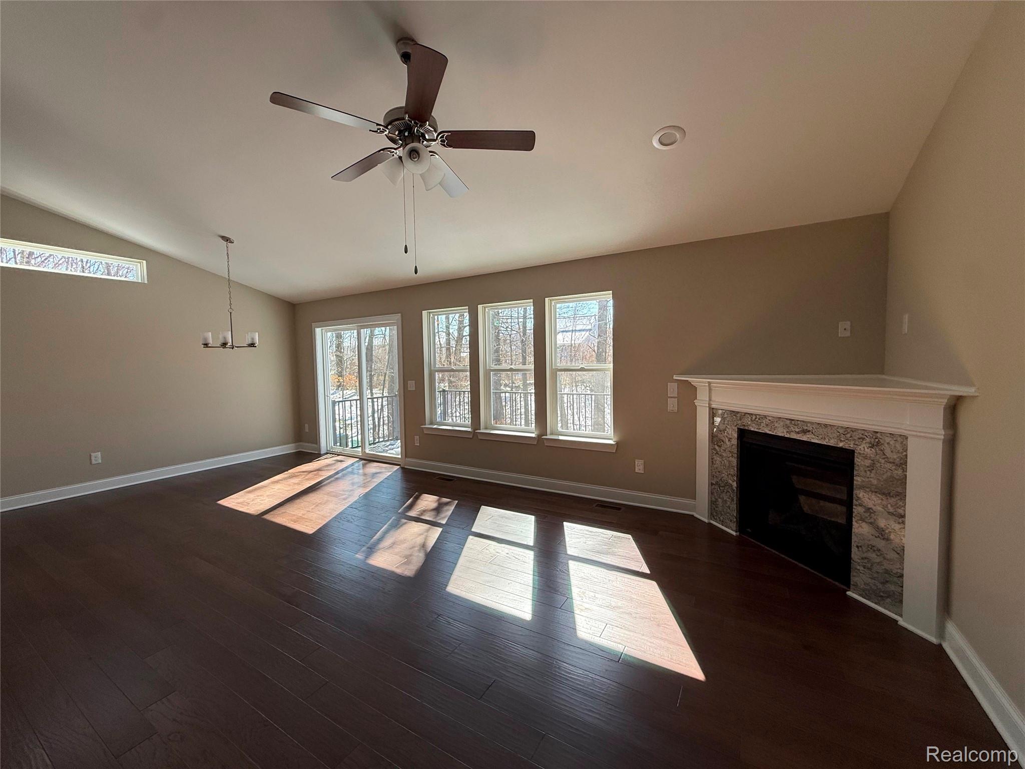 1079 Camellia Circle 33 Property Photo 6