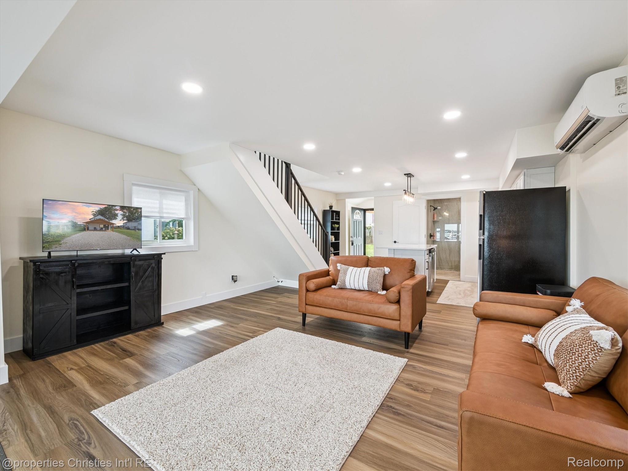 8980 Dexter Pinckney Road Property Photo 16