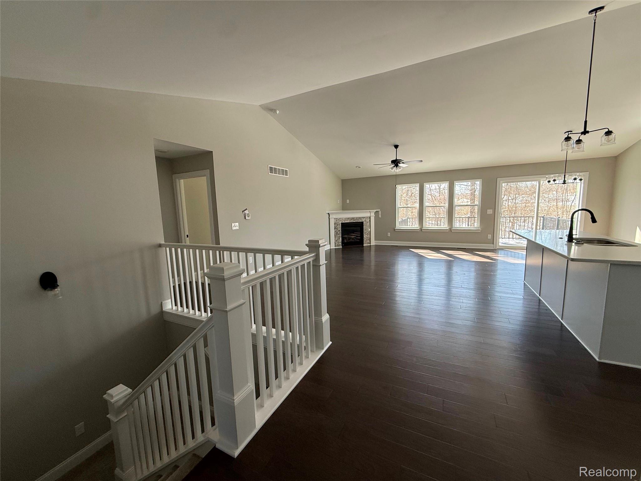 1085 Camellia Circle 32 Property Photo 4