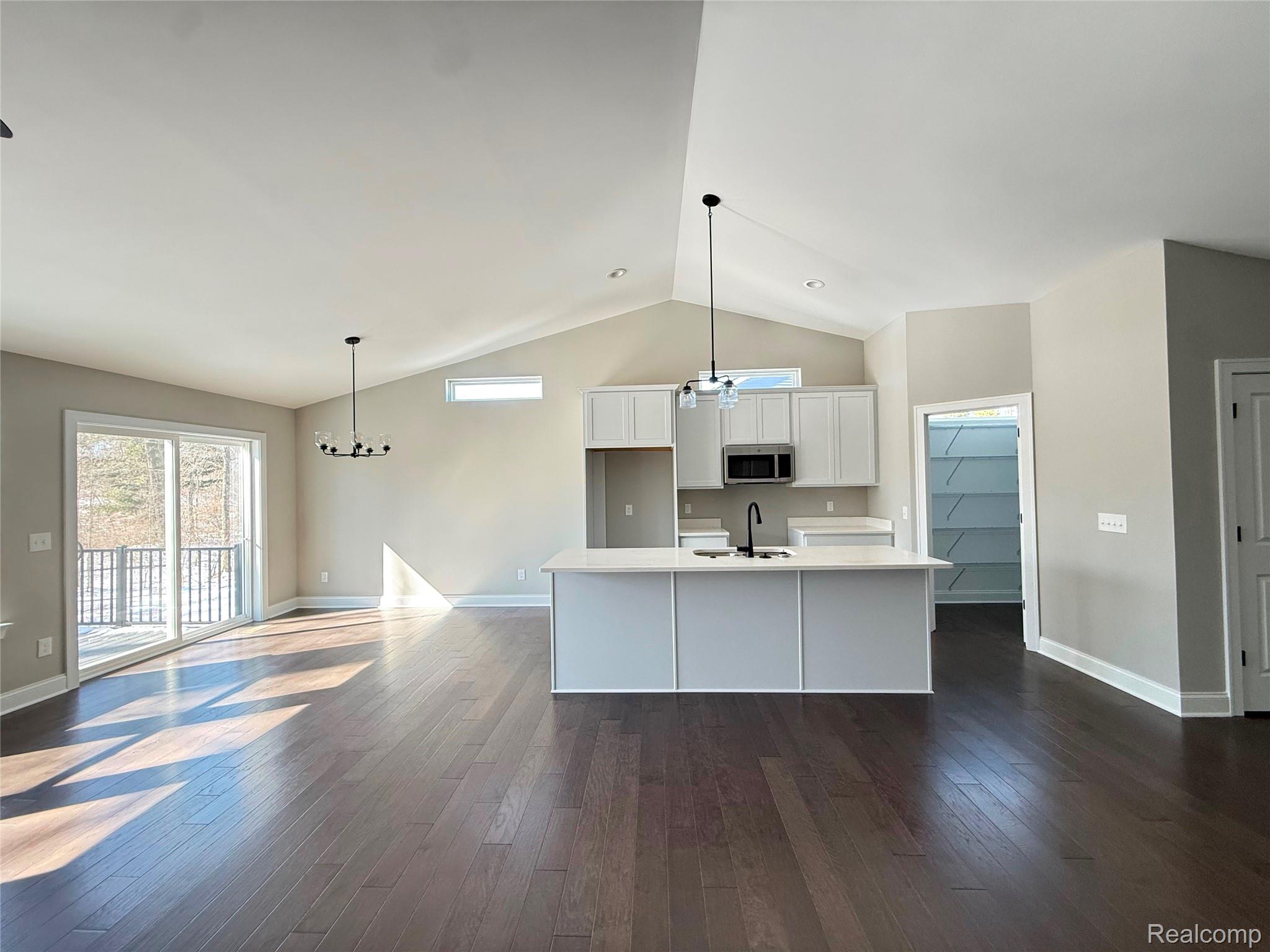 1085 Camellia Circle 32 Property Photo 5