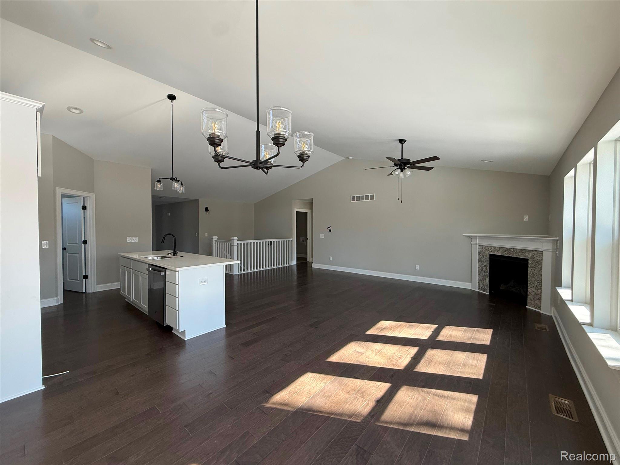 1085 Camellia Circle 32 Property Photo 8