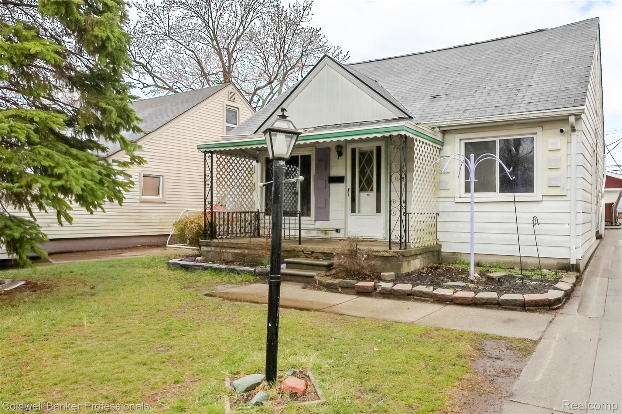 24883 Dale Avenue Property Photo 1
