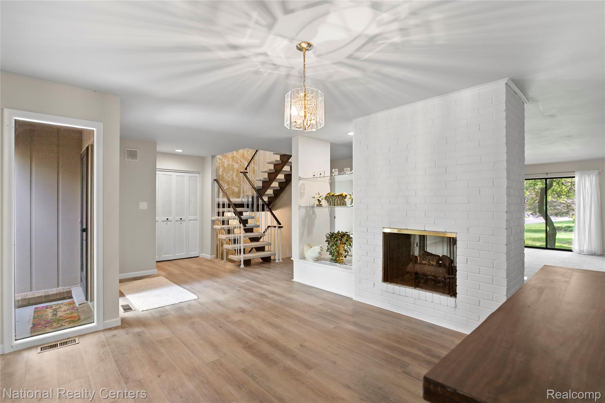 7103 Pebble Park Drive Property Photo 6