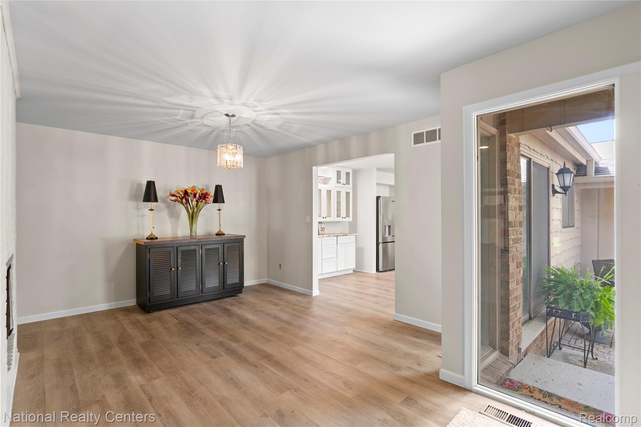 7103 Pebble Park Drive Property Photo 8