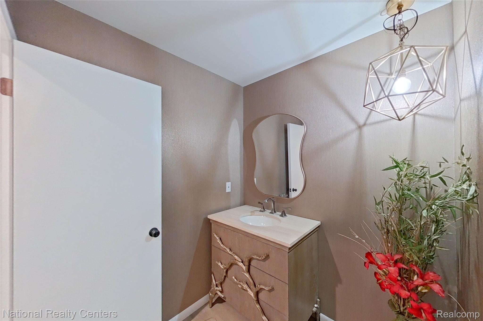 7103 Pebble Park Drive Property Photo 10