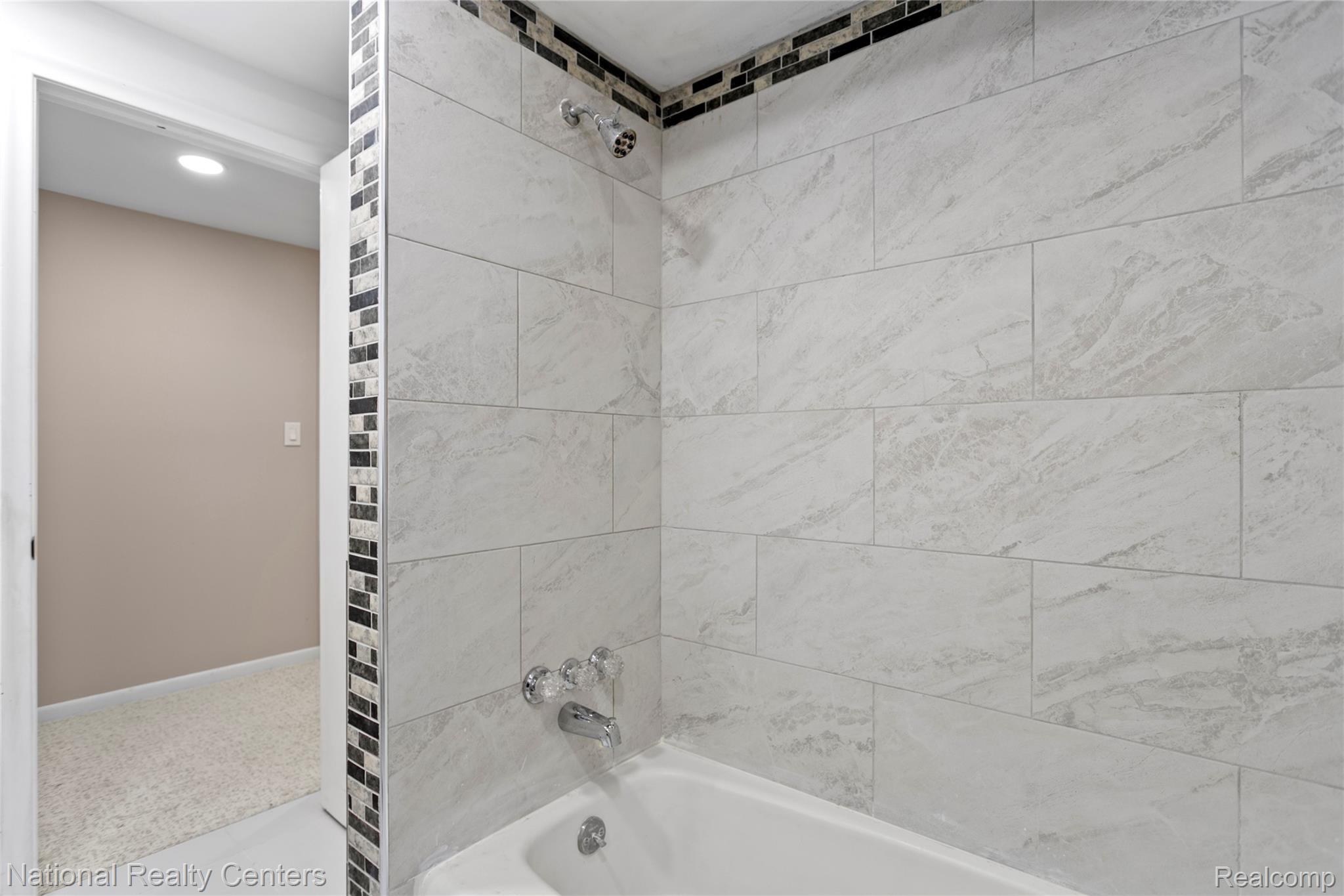 7103 Pebble Park Drive Property Photo 38