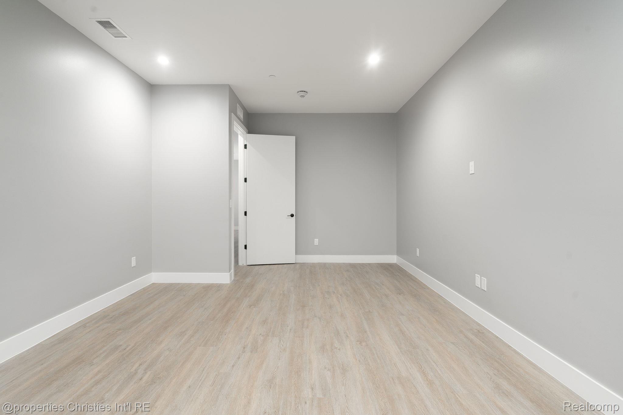 118 N Main Street 518 Property Photo 24