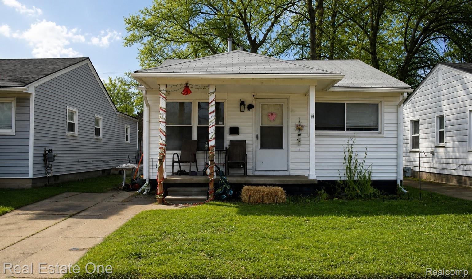 11319 Sherman Avenue Property Photo 1