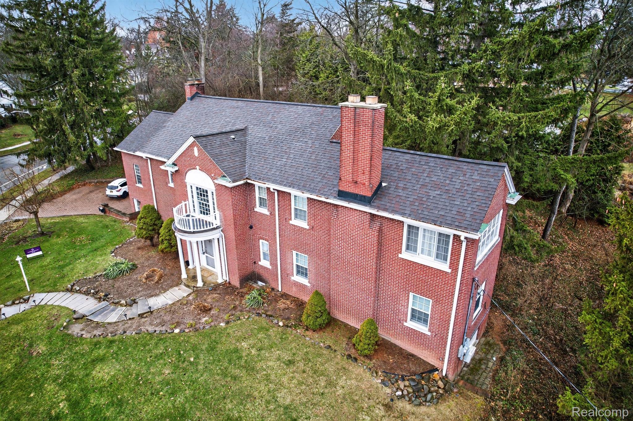 2307 Hill Street Property Photo 4