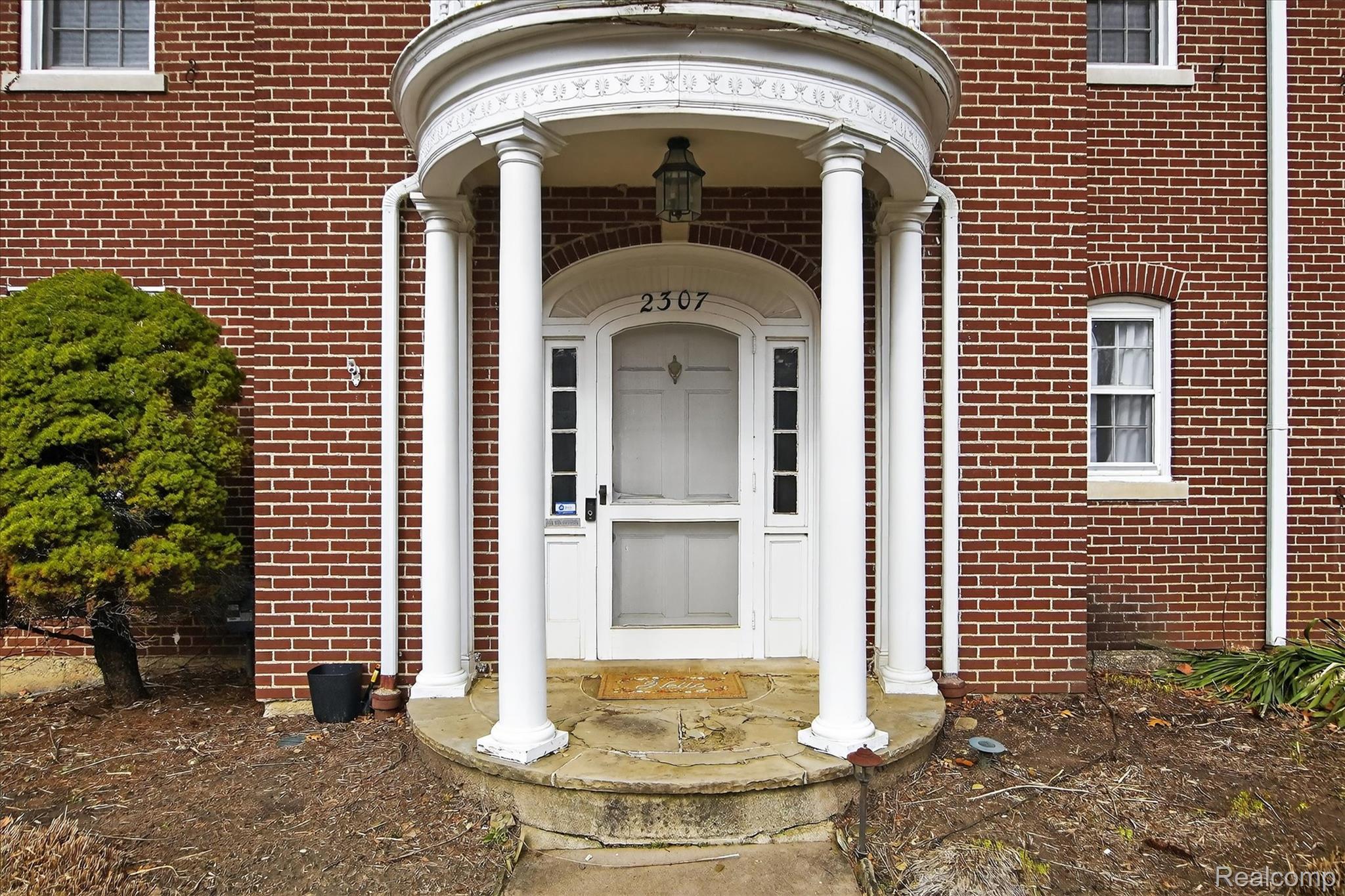2307 Hill Street Property Photo 5