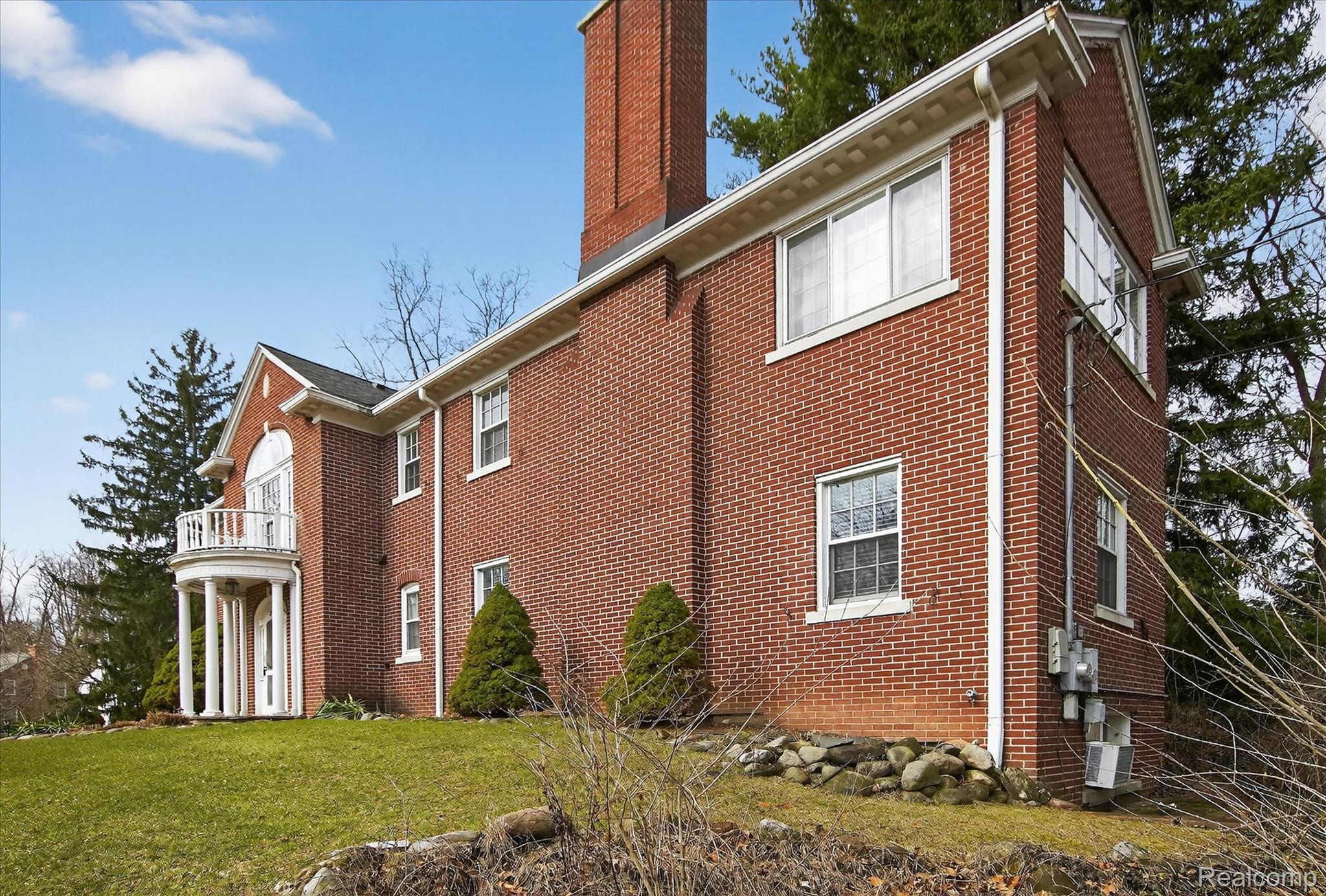 2307 Hill Street Property Photo 7