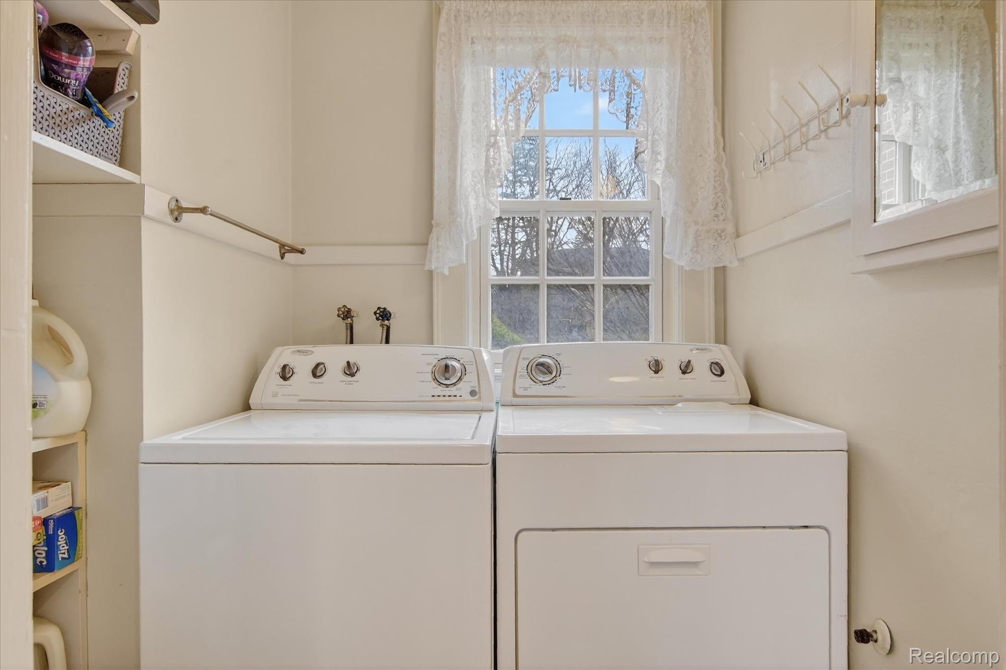 2307 Hill Street Property Photo 43