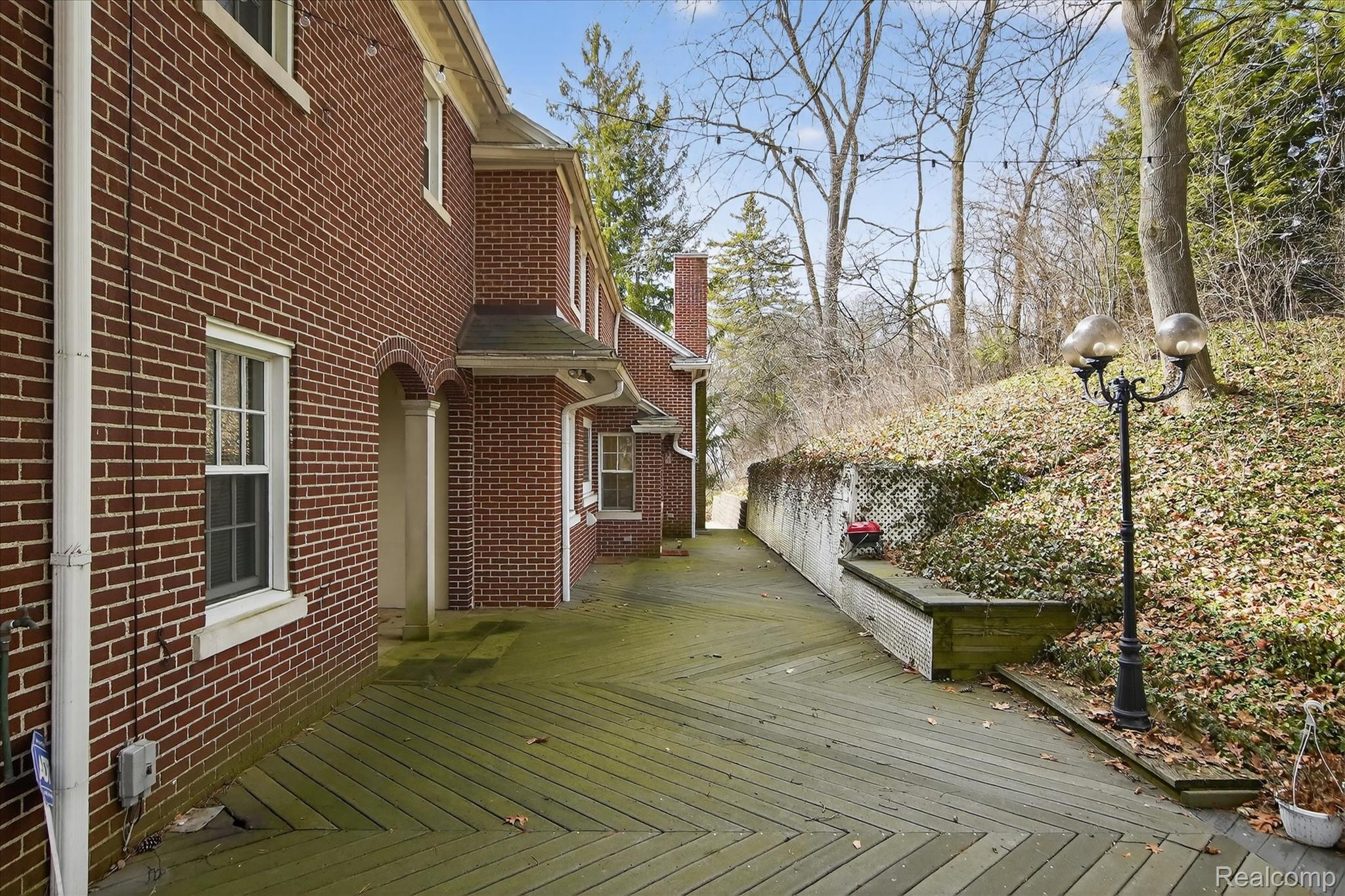 2307 Hill Street Property Photo 49
