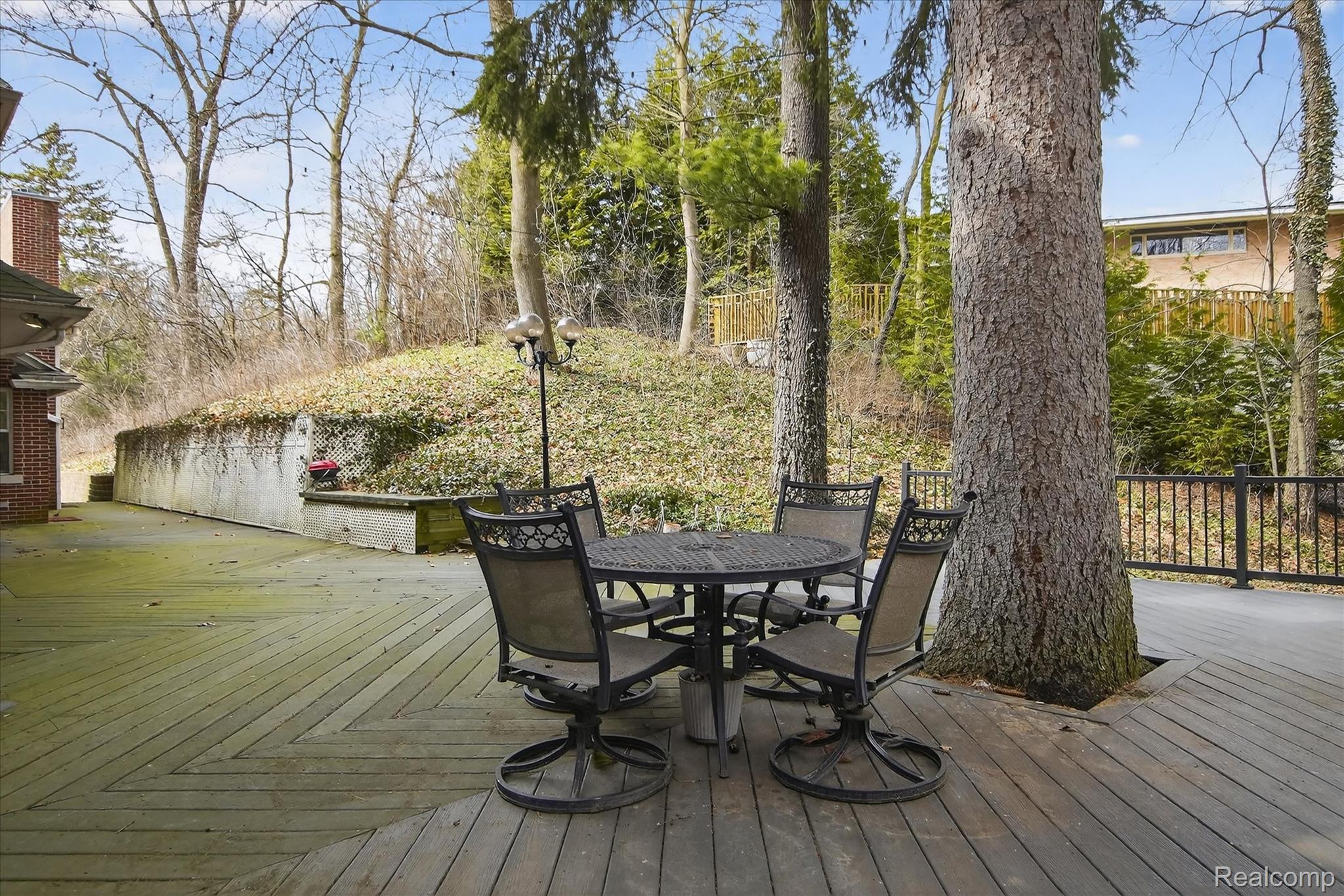 2307 Hill Street Property Photo 52