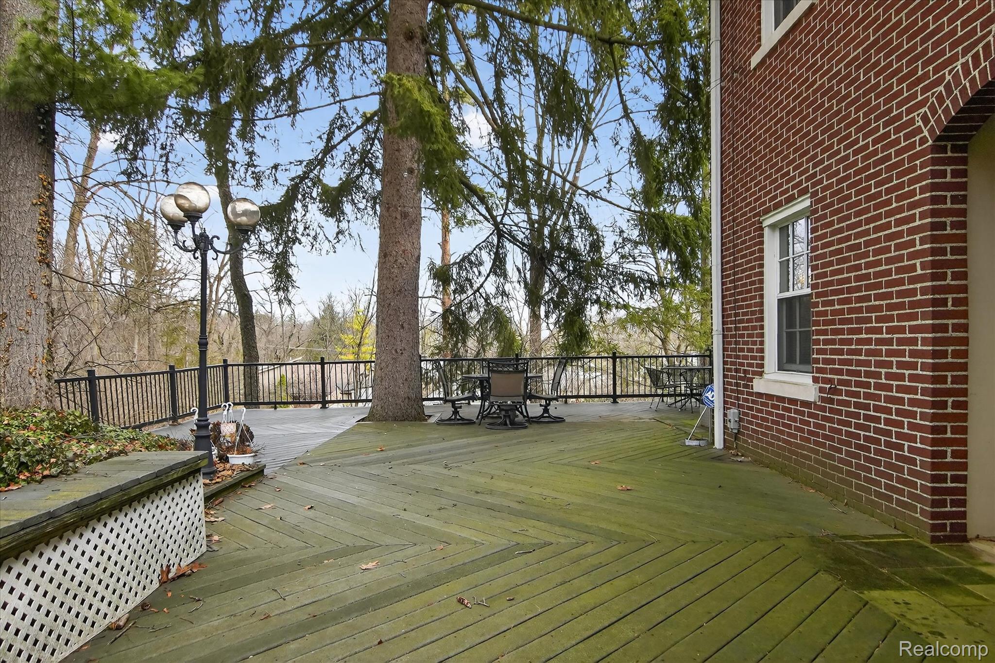 2307 Hill Street Property Photo 53
