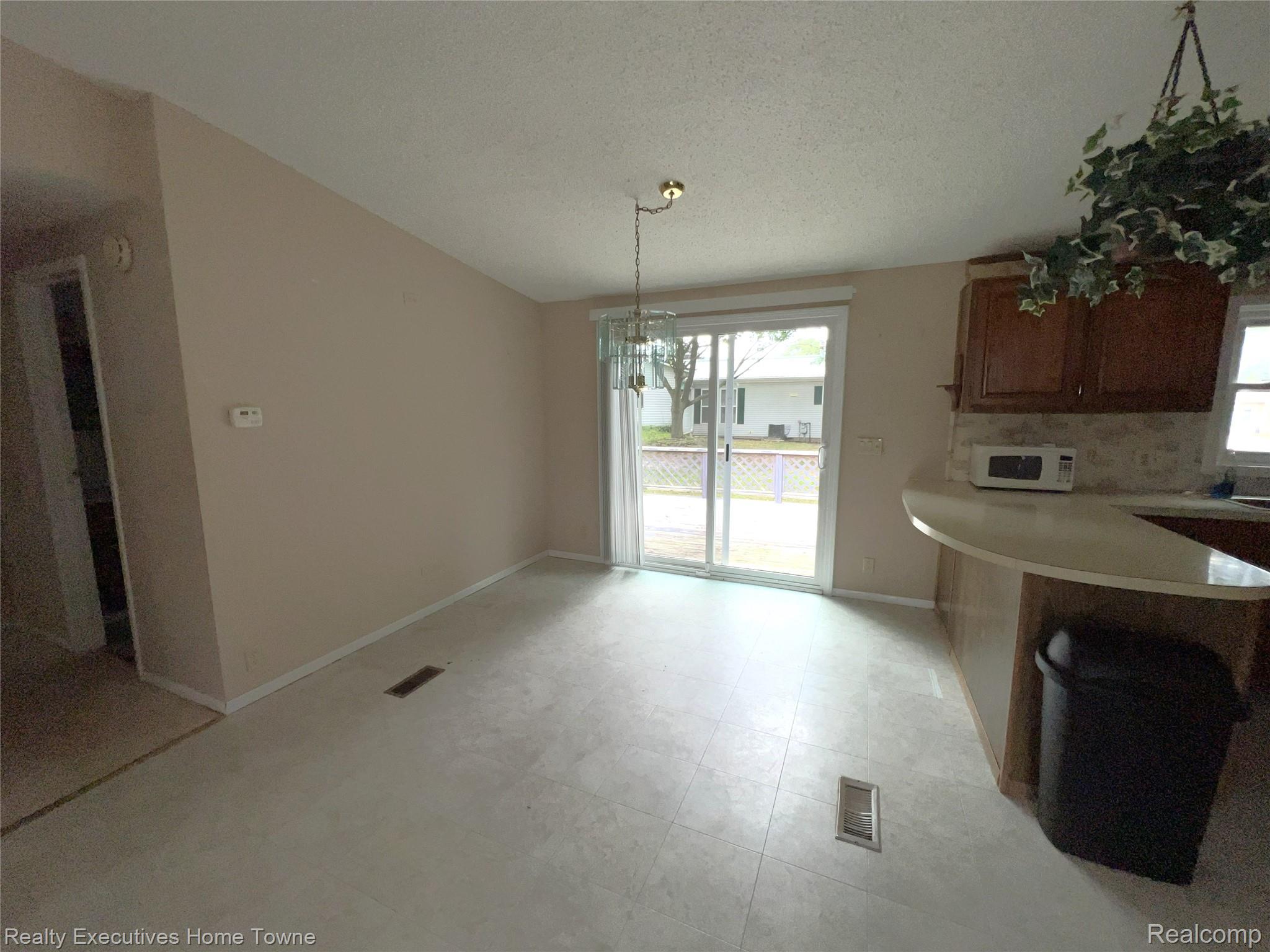 2211 Mark Street 69 Property Photo 7