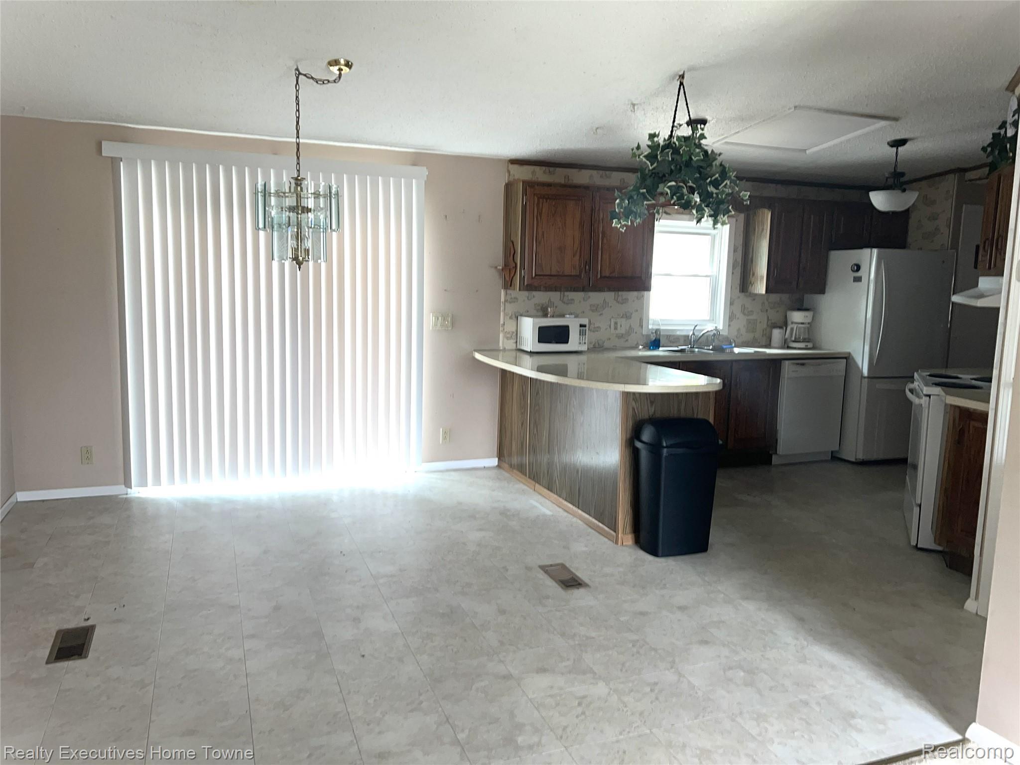 2211 Mark Street 69 Property Photo 8