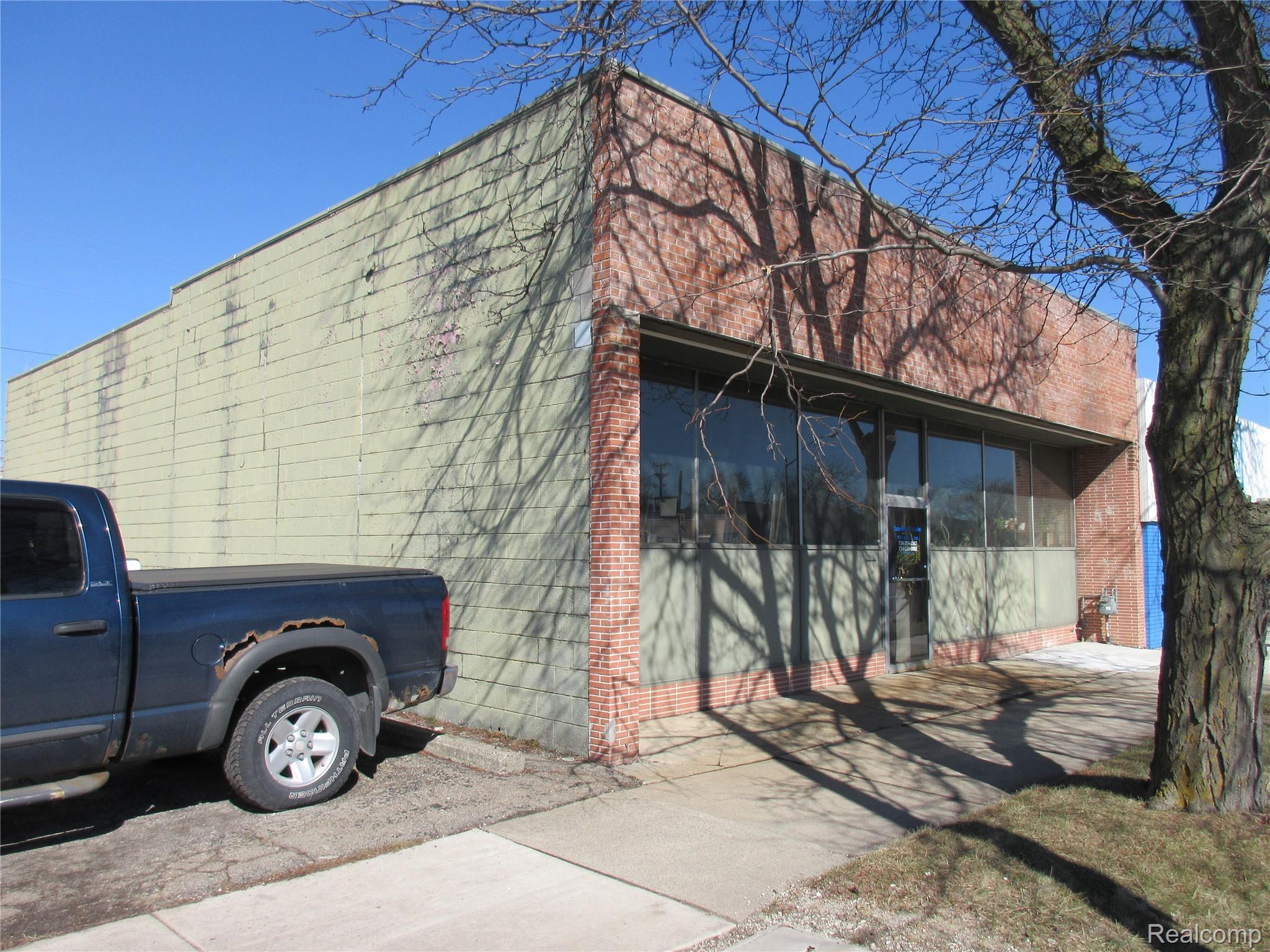 1814 Eureka Road Property Photo 1