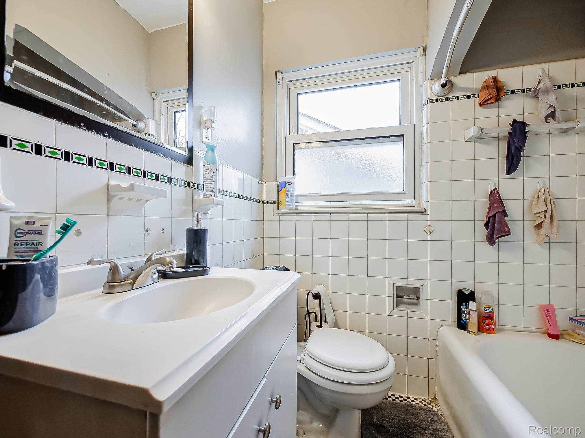 4826 Yorkshire Road Property Photo 23
