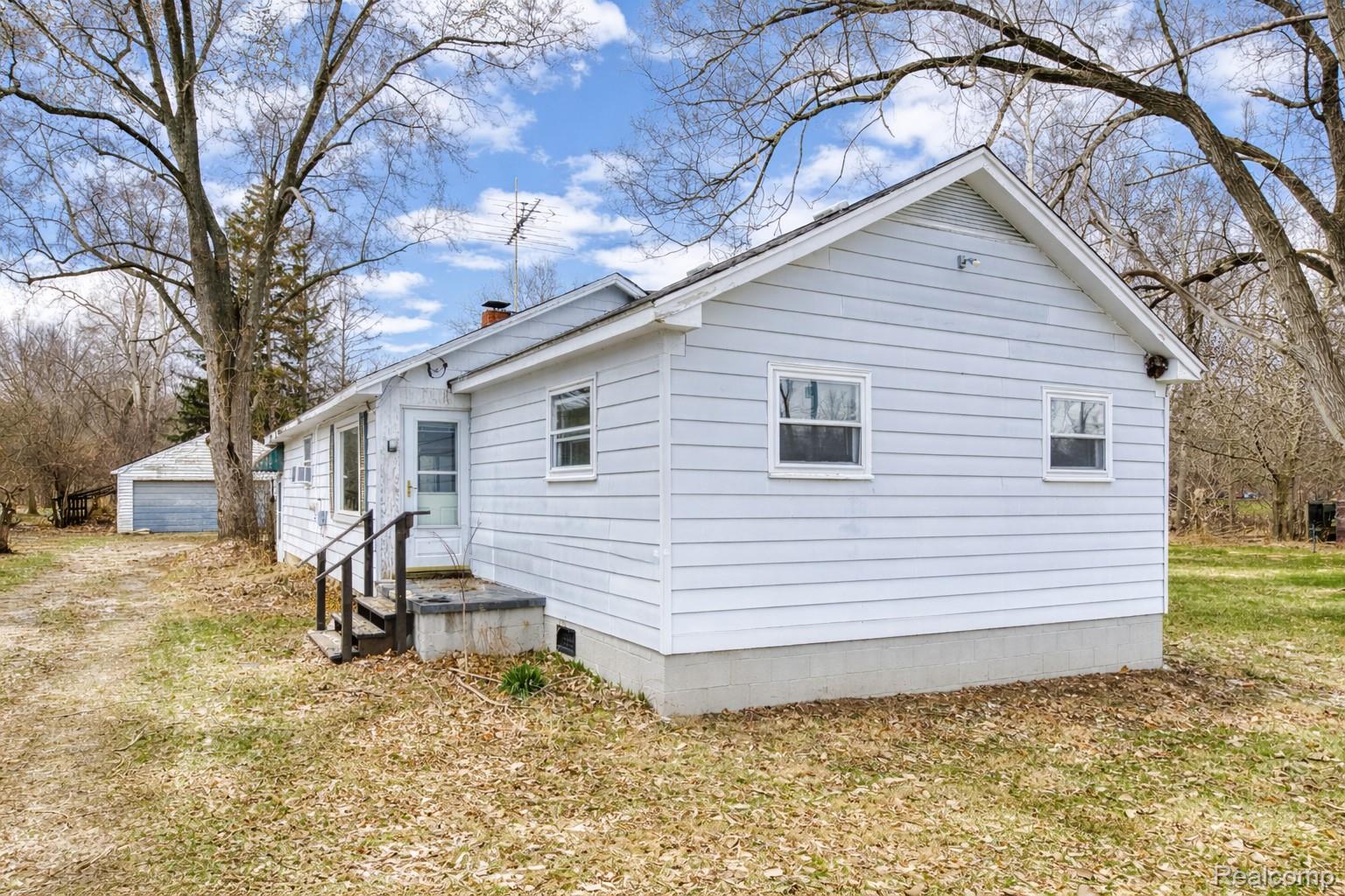 23675 Novi Road Property Photo 1