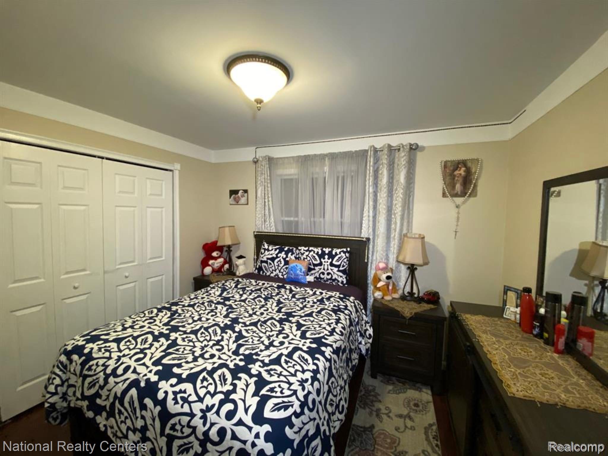 2106 Oakcrest Road Property Photo 10