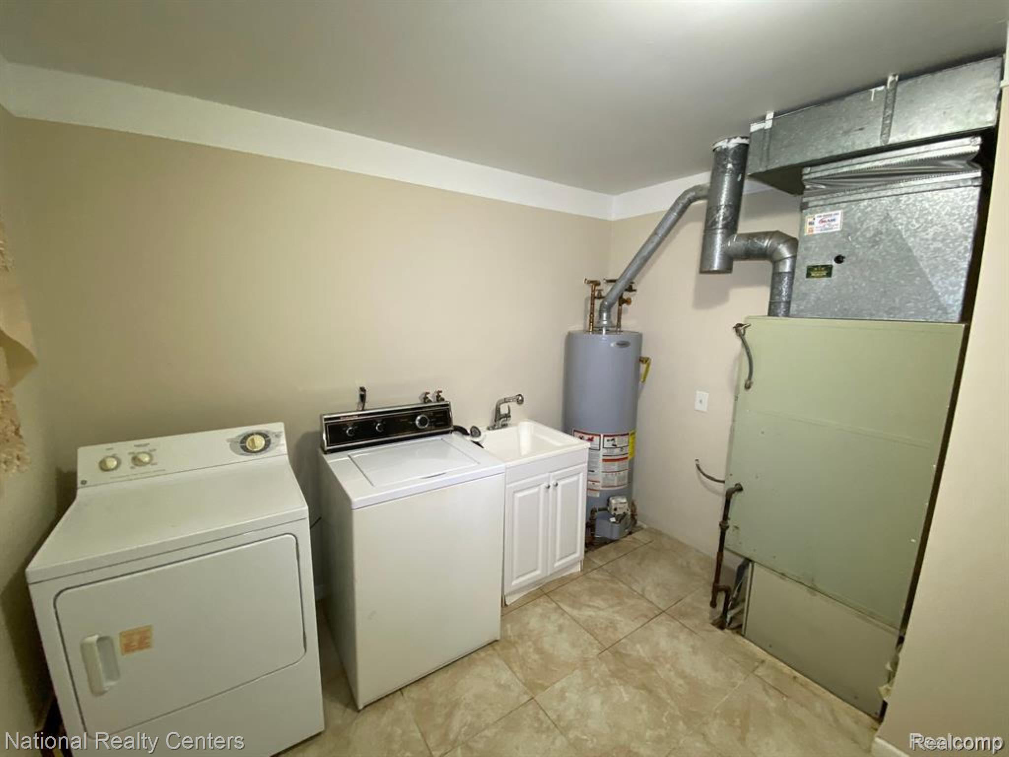 2106 Oakcrest Road Property Photo 13