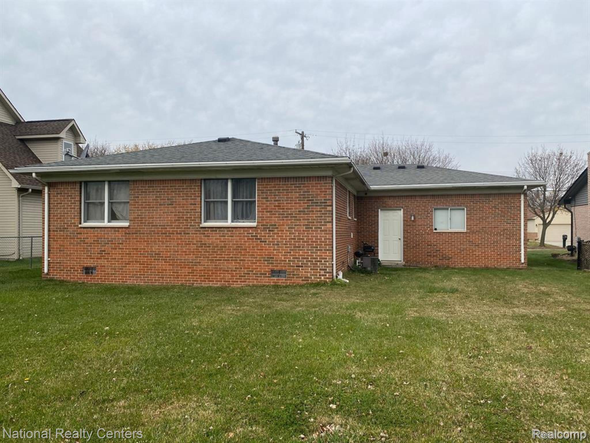 2106 Oakcrest Road Property Photo 14