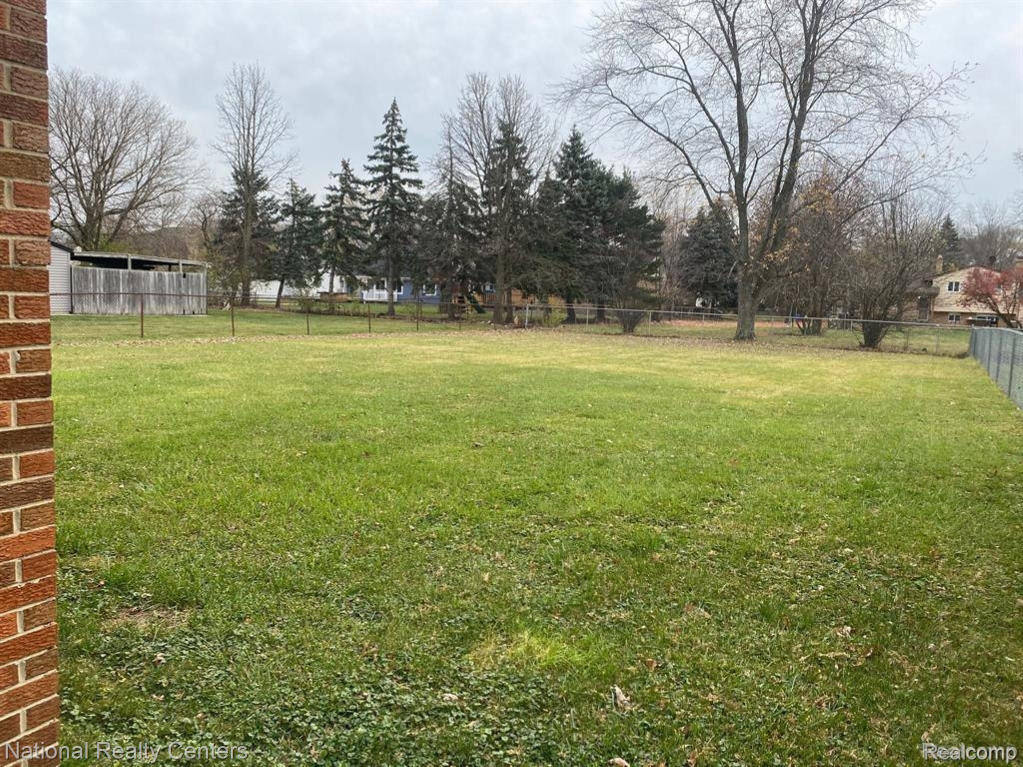 2106 Oakcrest Road Property Photo 15