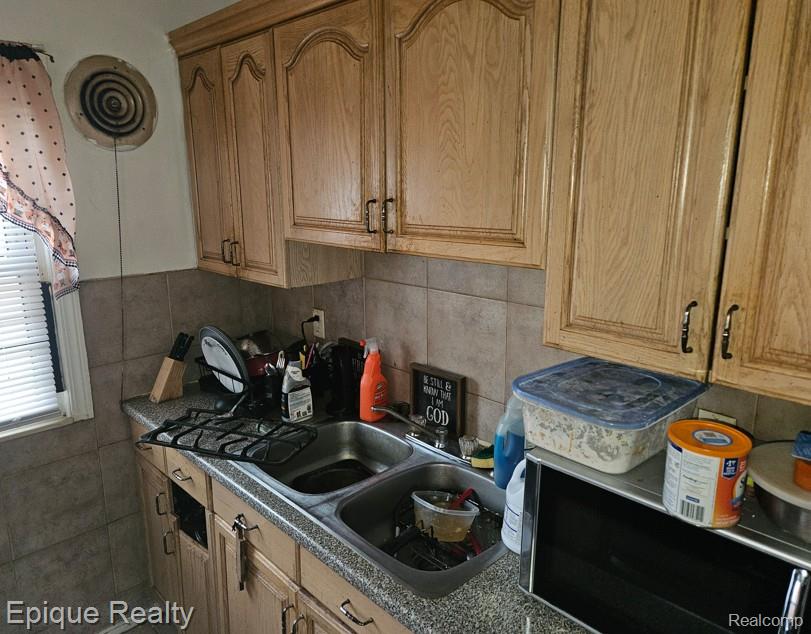 16069 Carlisle Street Property Photo 3