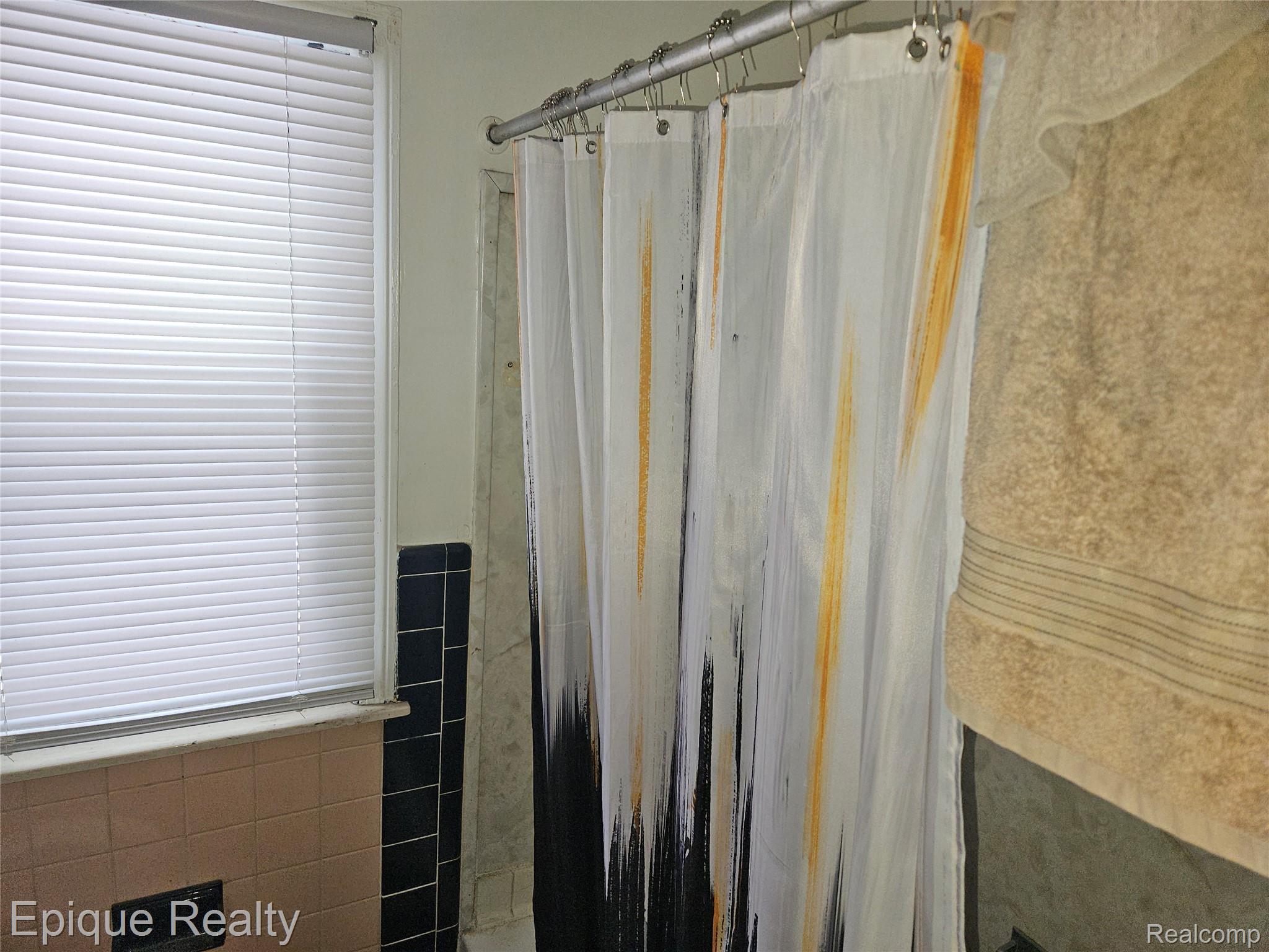 16069 Carlisle Street Property Photo 10