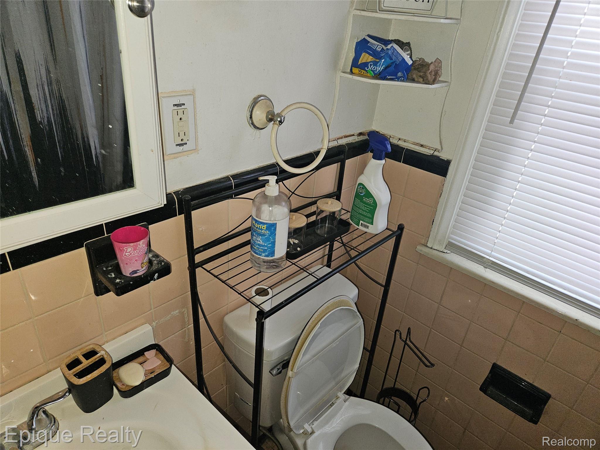 16069 Carlisle Street Property Photo 11