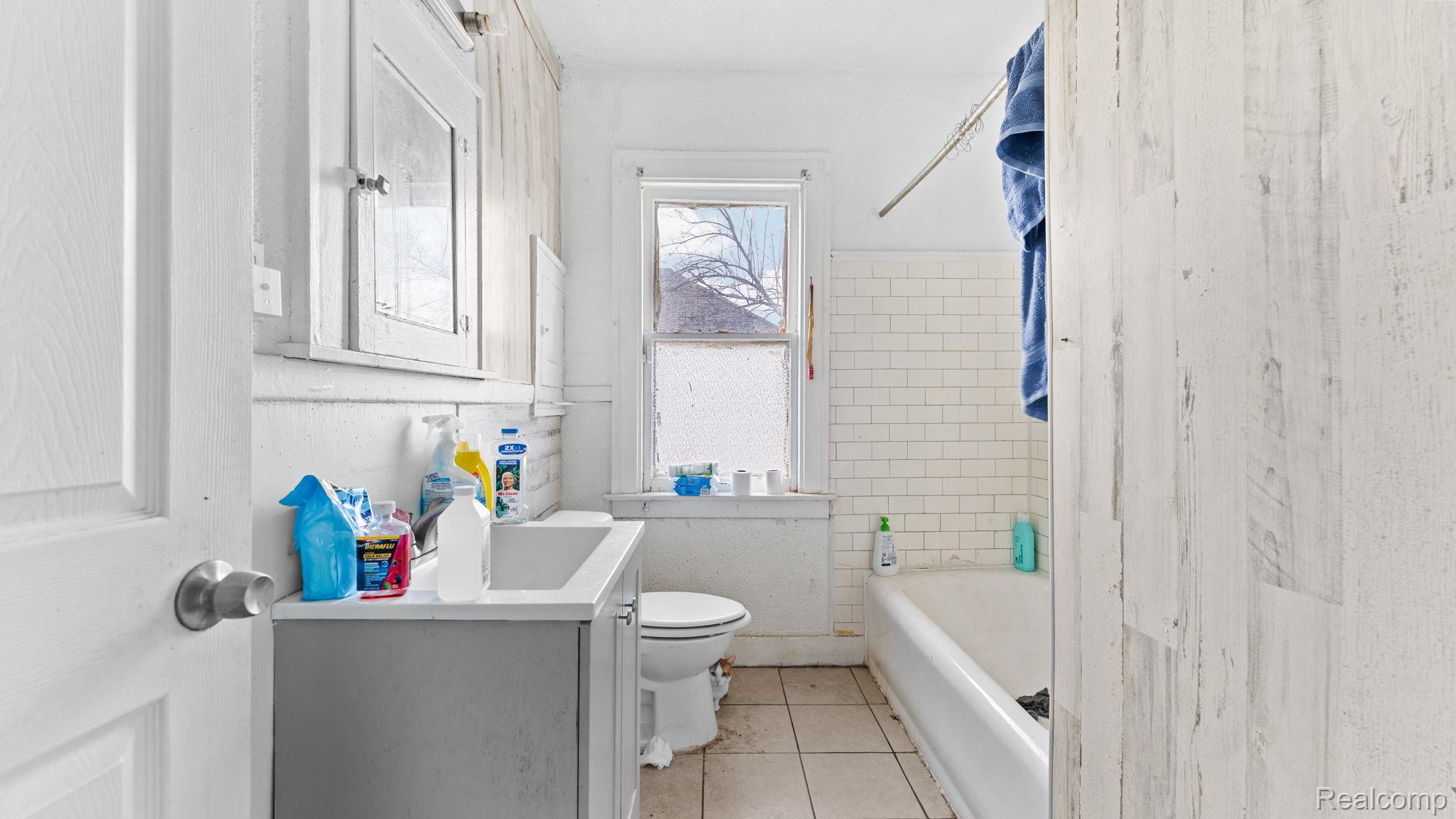 2984 Leslie Street Property Photo 5