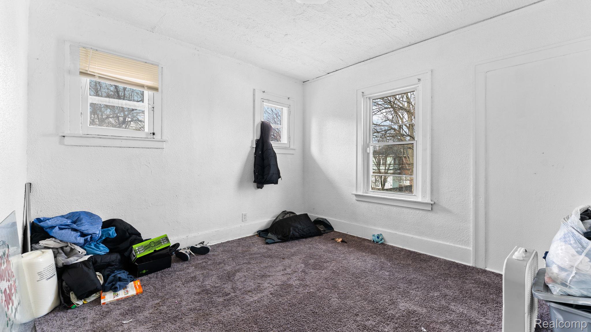 2984 Leslie Street Property Photo 6