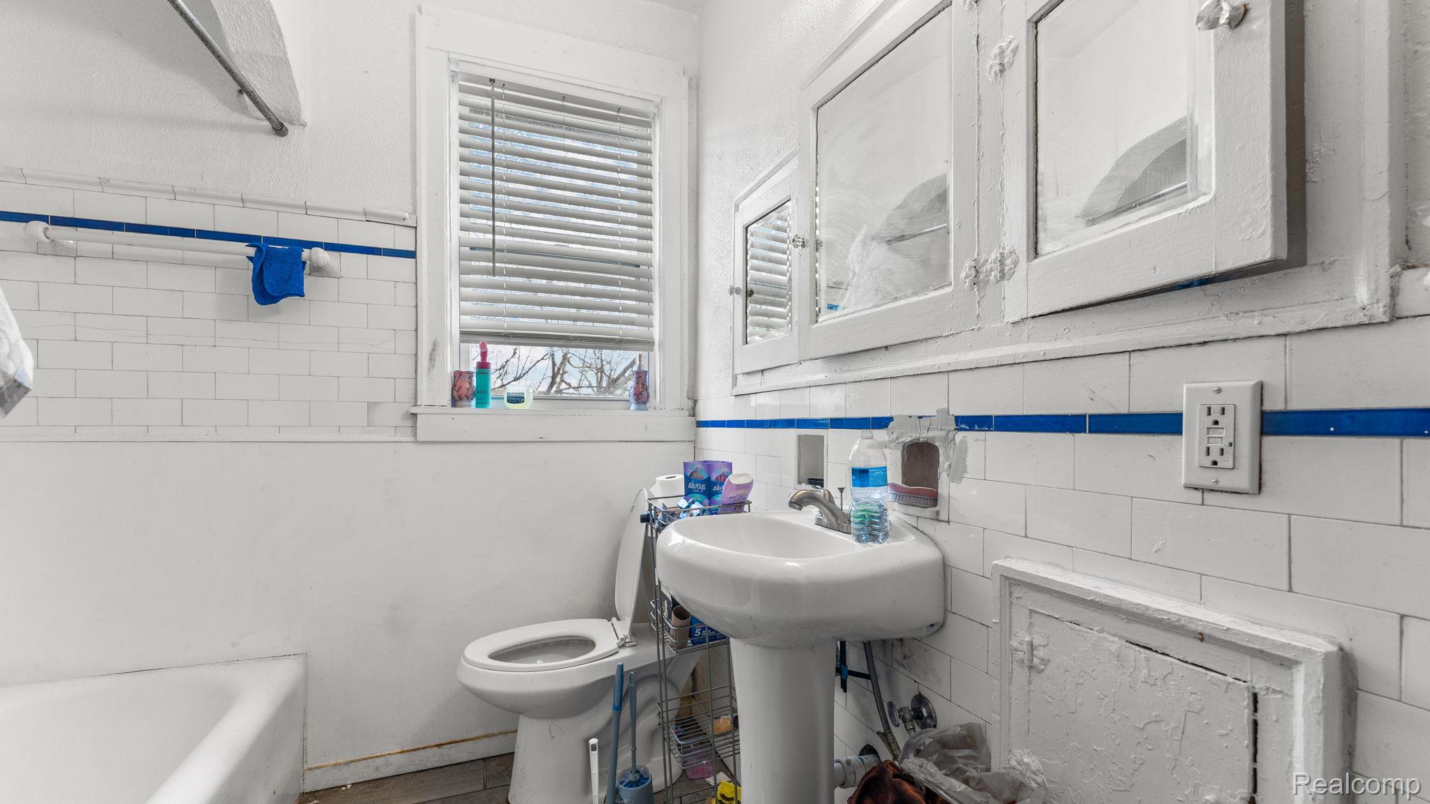 3222 Richton Street Property Photo 6